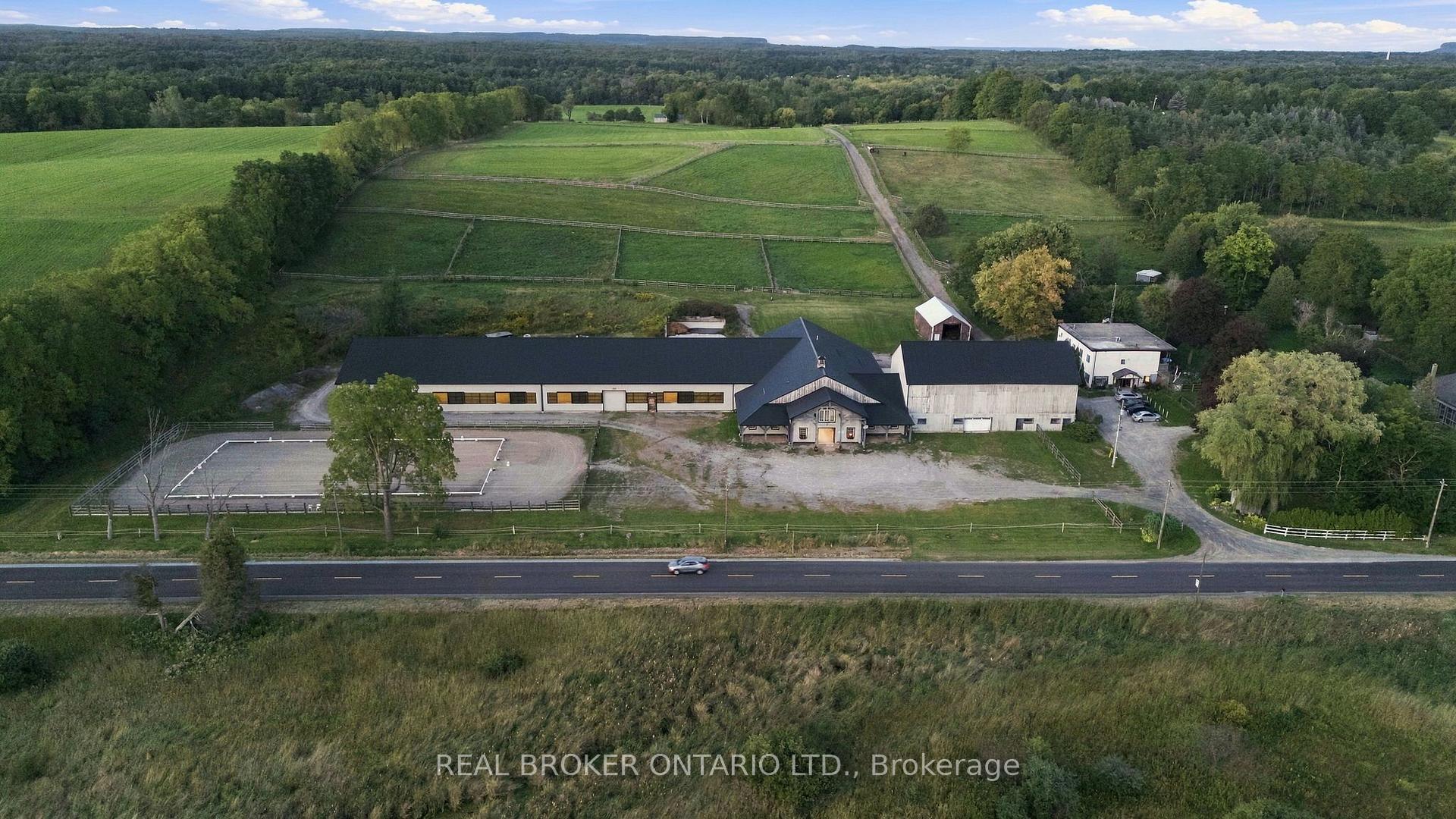 Photo of 1694 Centre Rd
