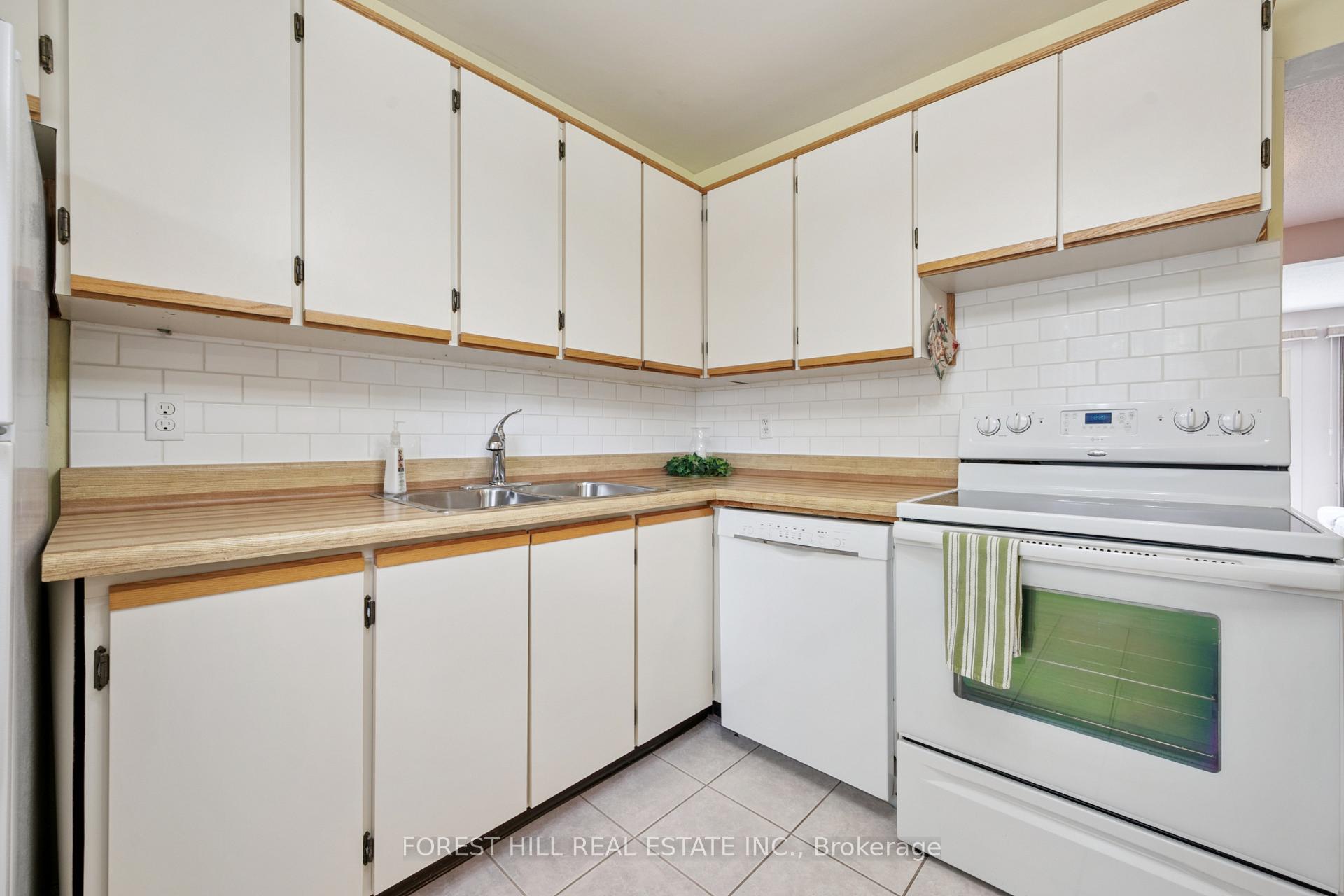 Photo 9 of Unit 37, 45 Marksam Road, Guelph, Willow West/Sugarbush/West Acres — HOMEH