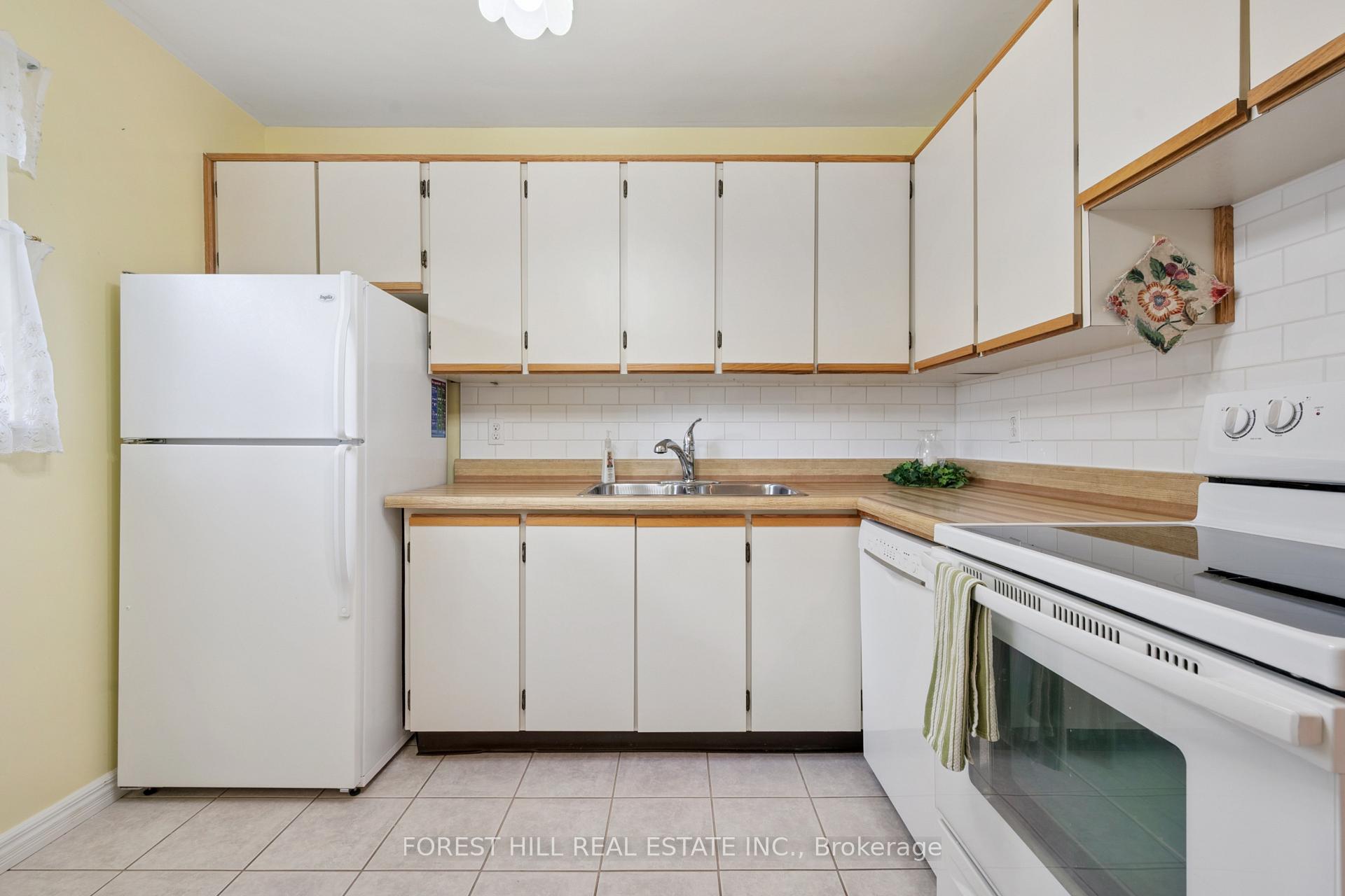 Photo 10 of Unit 37, 45 Marksam Road, Guelph, Willow West/Sugarbush/West Acres — HOMEH
