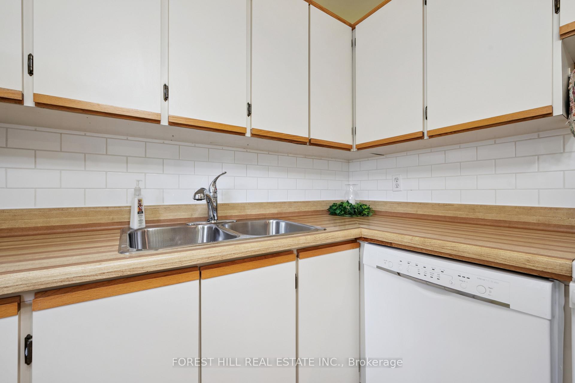 Photo 12 of Unit 37, 45 Marksam Road, Guelph, Willow West/Sugarbush/West Acres — HOMEH