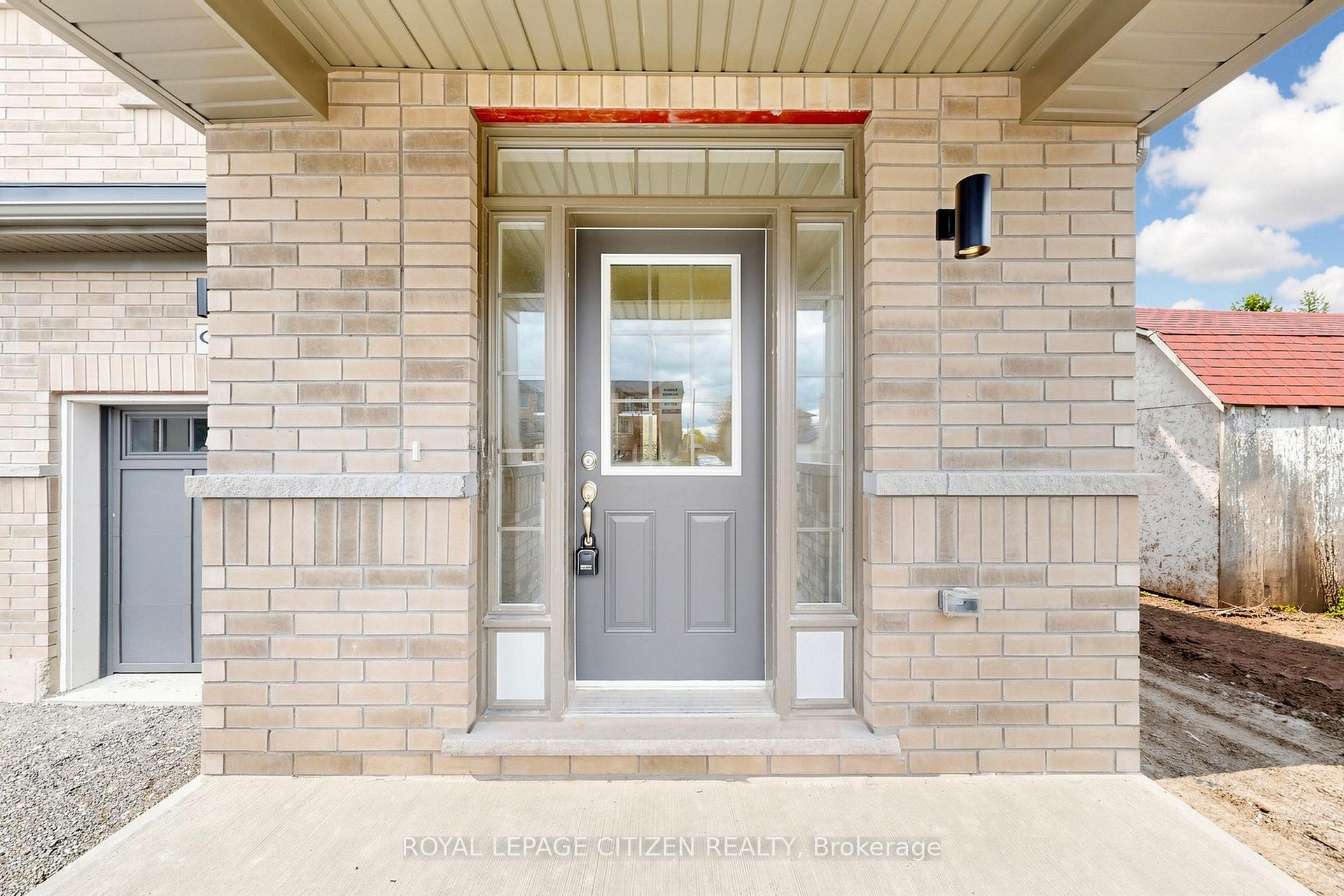 Photo 3 of 50 Wakely Crescent, Clarington, Courtice — HOMEH