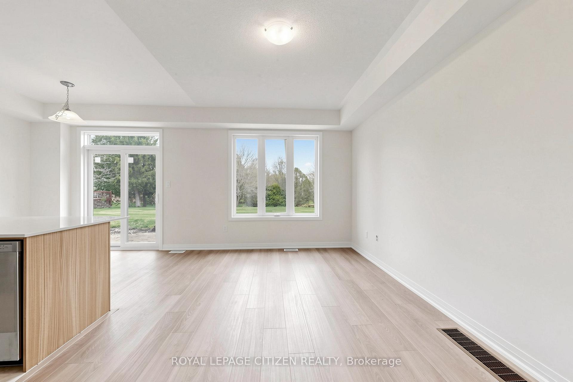 Photo 5 of 50 Wakely Crescent, Clarington, Courtice — HOMEH