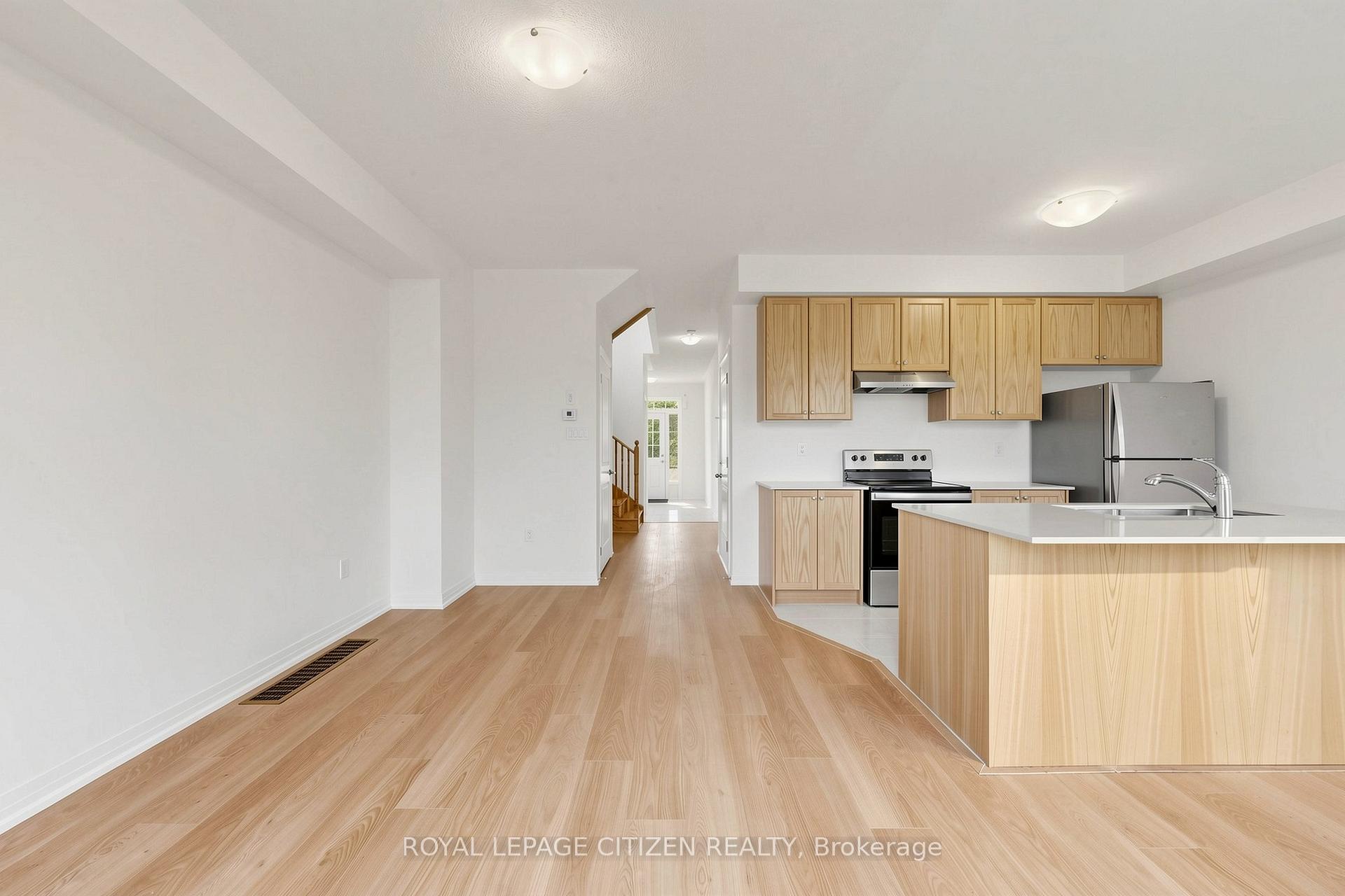 Photo 8 of 50 Wakely Crescent, Clarington, Courtice — HOMEH
