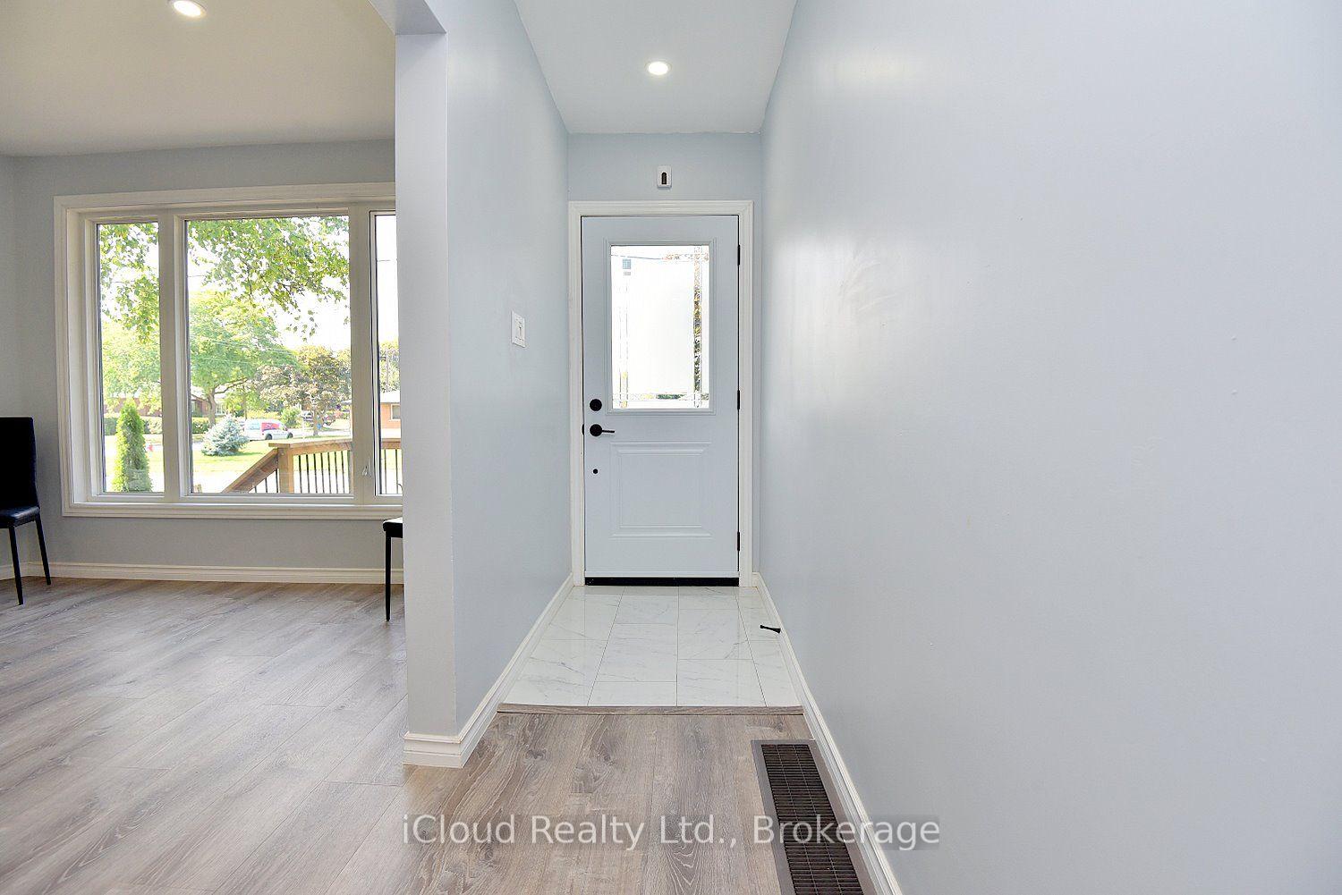 Photo 4 of 2366 Mountainside Drive, Burlington, Mountainside — HOMEH