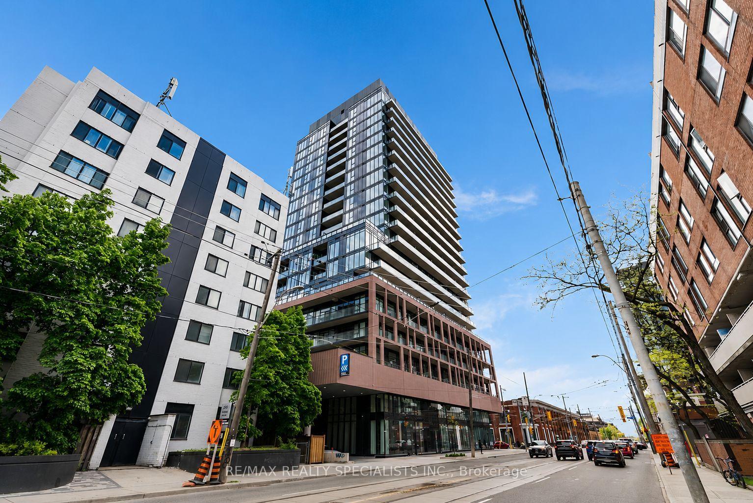 Front of Unit 817, 285 Dufferin Street