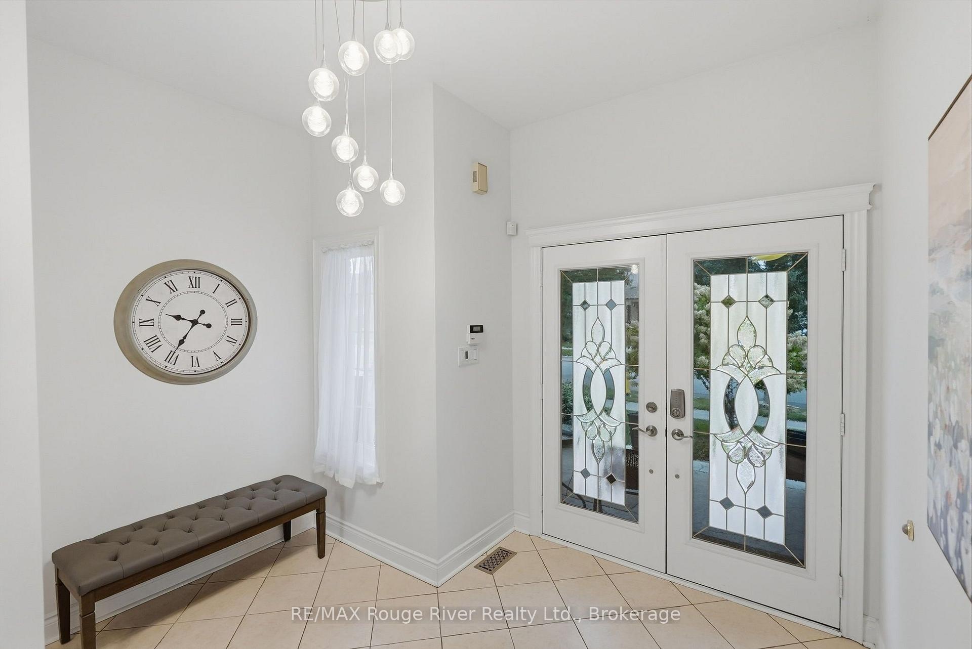 Photo 3 of 104 Fencerow Drive, Whitby, Rolling Acres — HOMEH