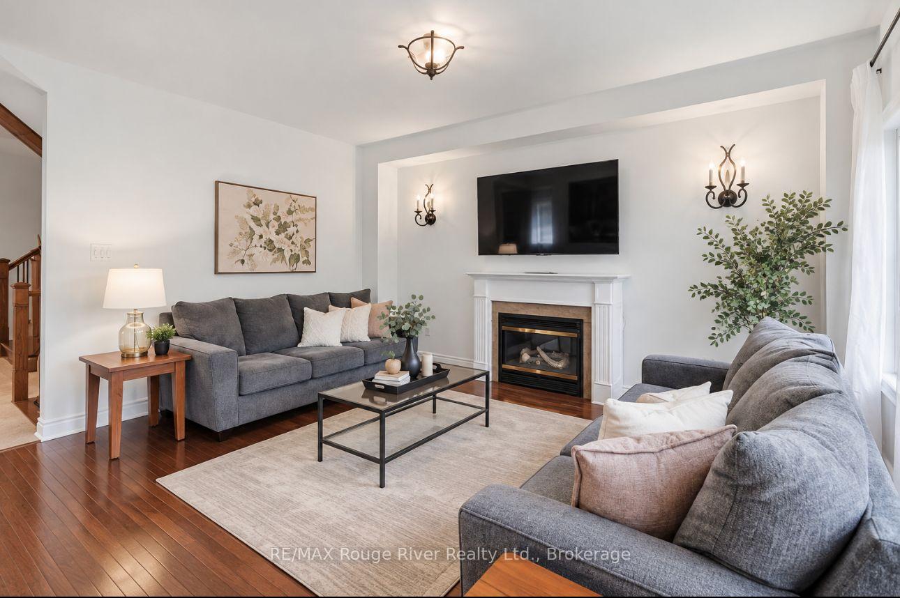 Photo 6 of 104 Fencerow Drive, Whitby, Rolling Acres — HOMEH