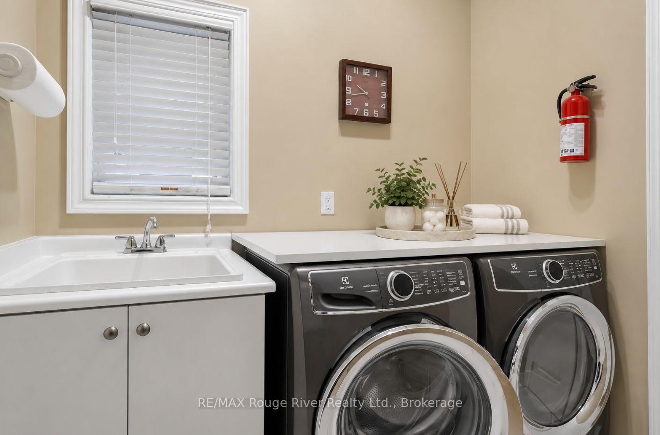 Photo 14 of 104 Fencerow Drive, Whitby, Rolling Acres — HOMEH
