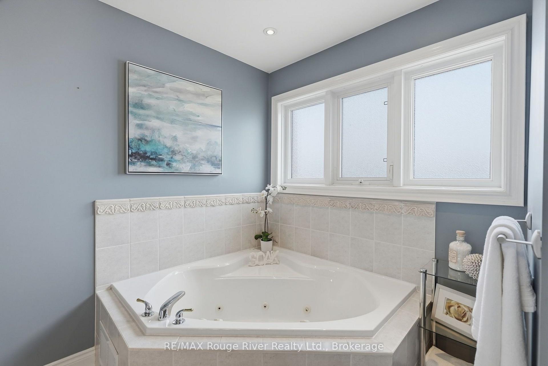 Photo 21 of 104 Fencerow Drive, Whitby, Rolling Acres — HOMEH