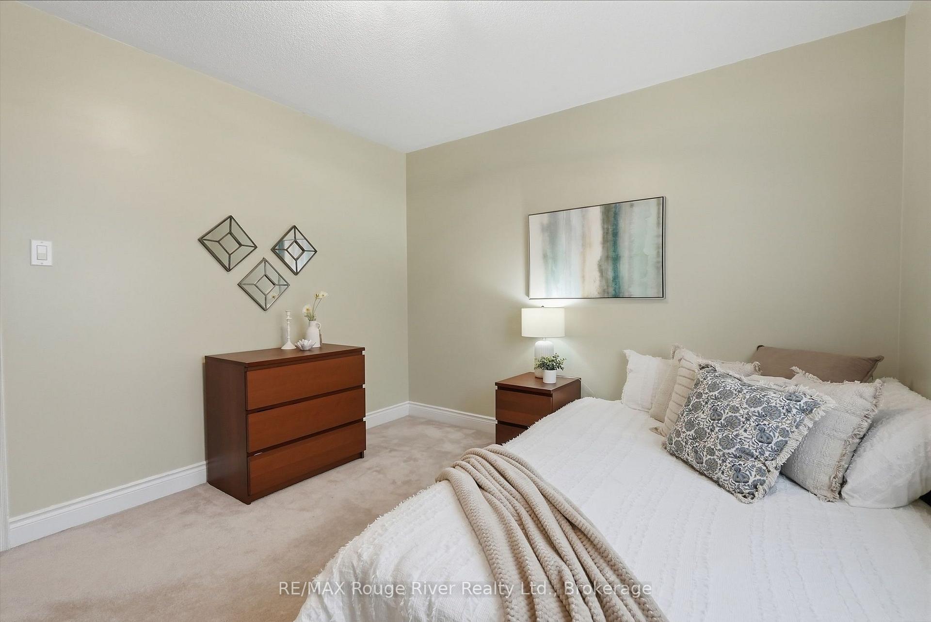Photo 26 of 104 Fencerow Drive, Whitby, Rolling Acres — HOMEH