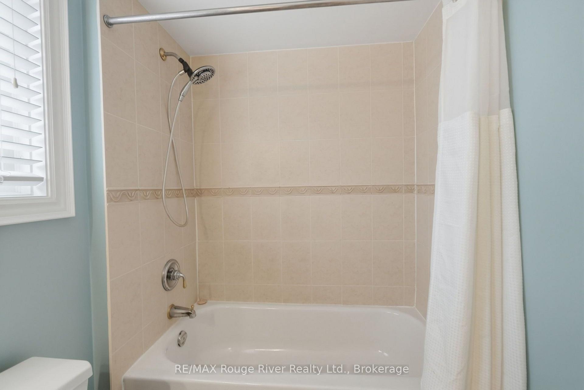 Photo 30 of 104 Fencerow Drive, Whitby, Rolling Acres — HOMEH