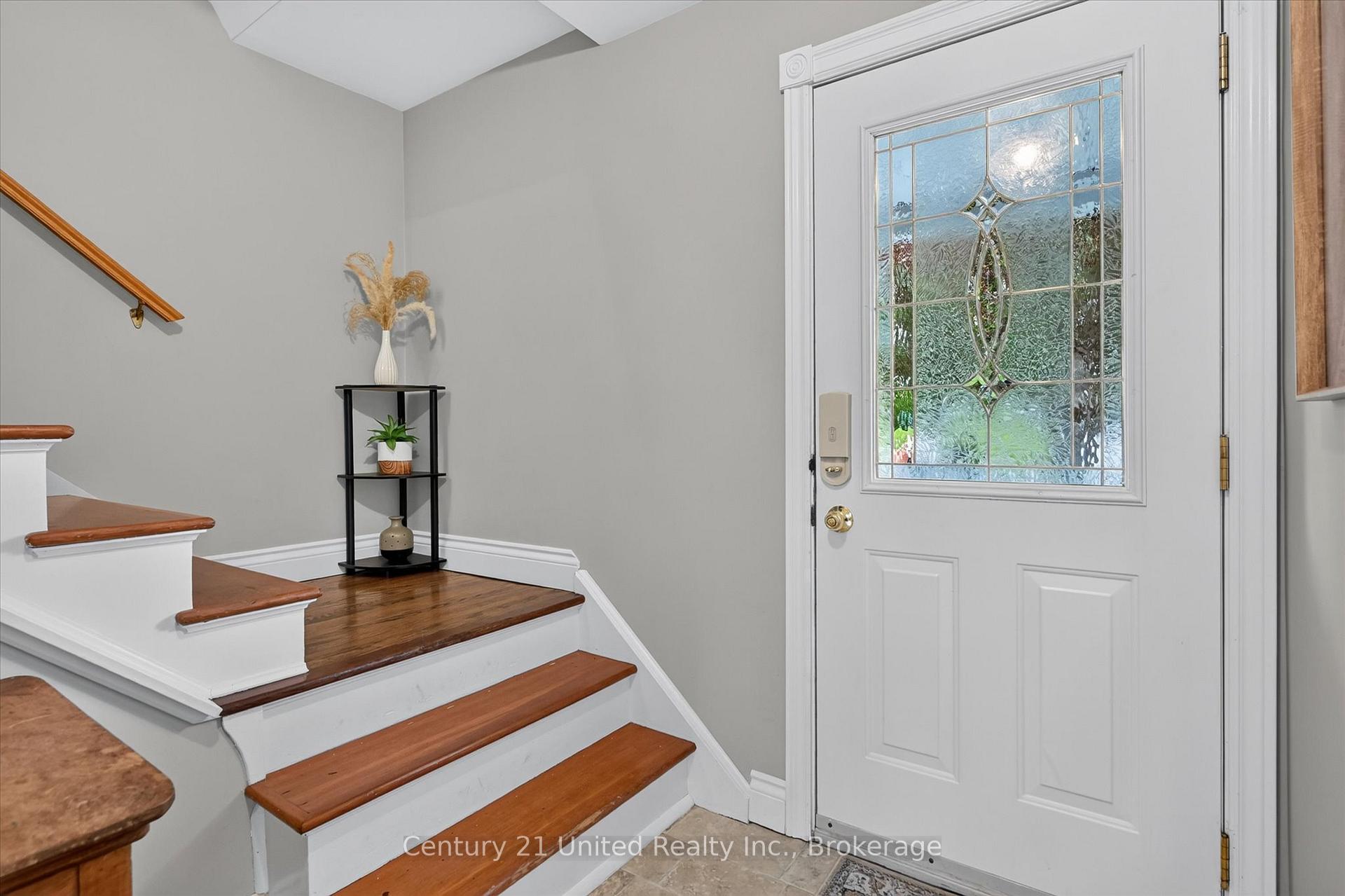 Photo 4 of 537 Montcalm Drive, Peterborough, Northcrest Ward 5 — HOMEH