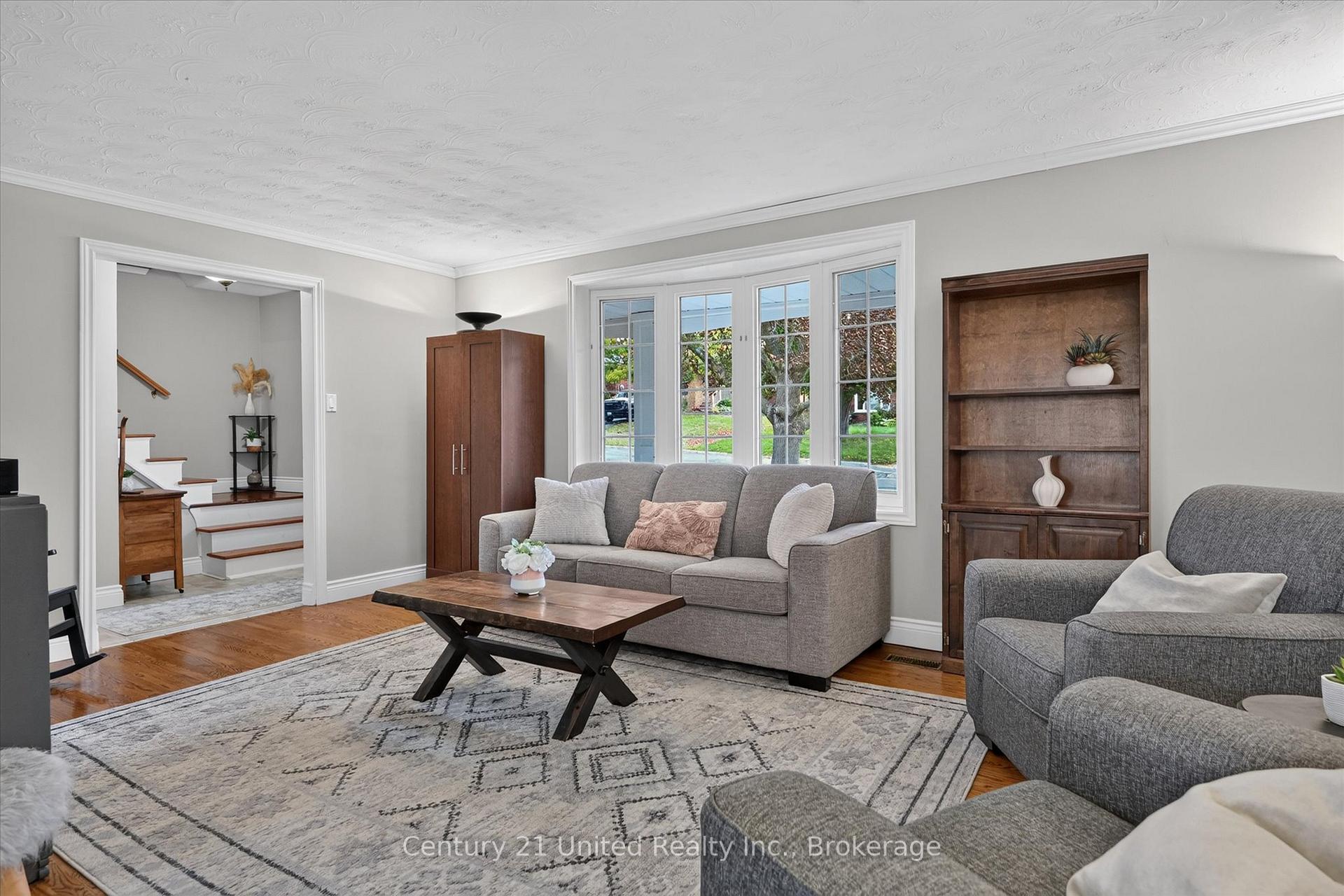 Photo 6 of 537 Montcalm Drive, Peterborough, Northcrest Ward 5 — HOMEH