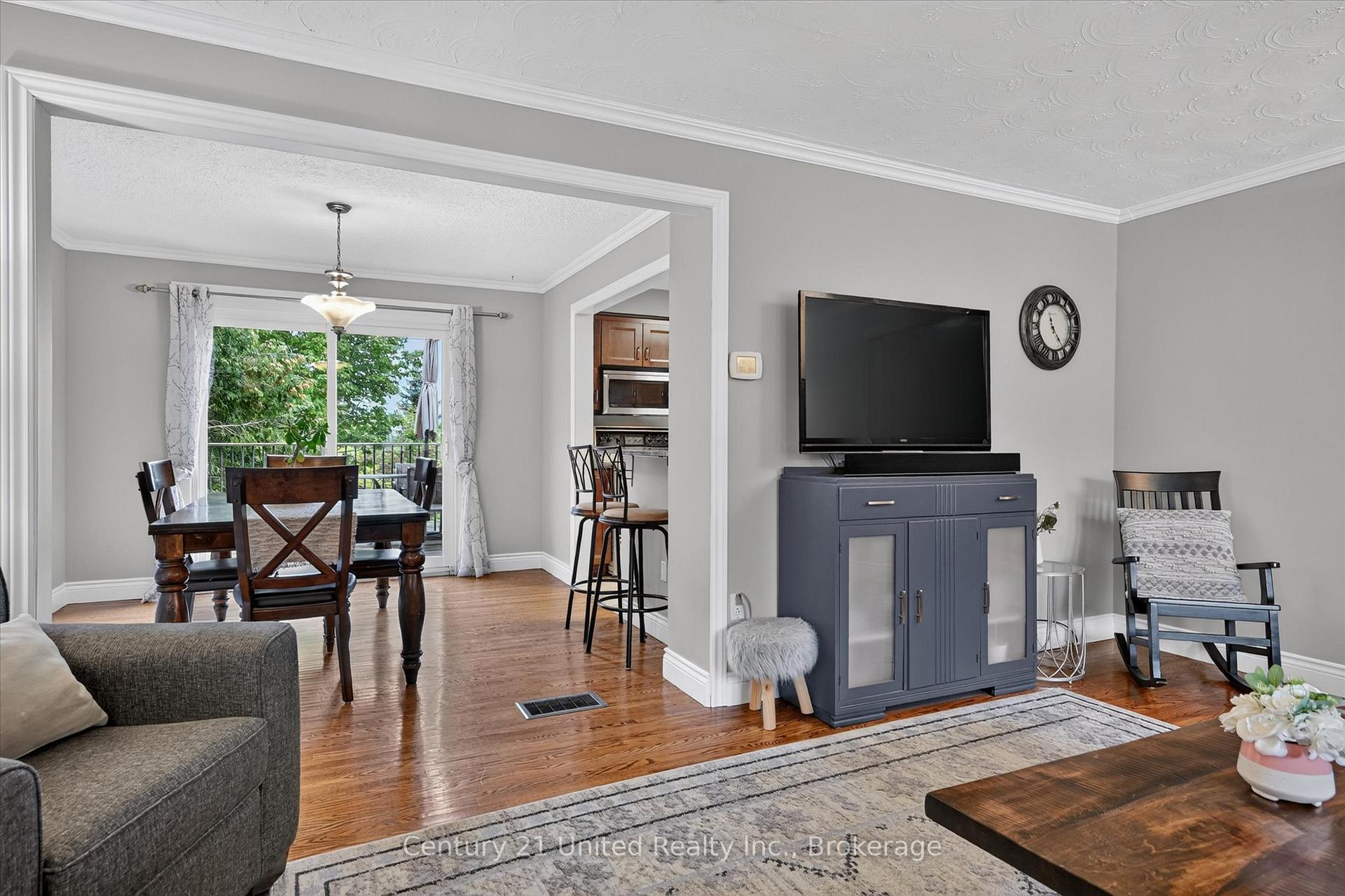 Photo 7 of 537 Montcalm Drive, Peterborough, Northcrest Ward 5 — HOMEH