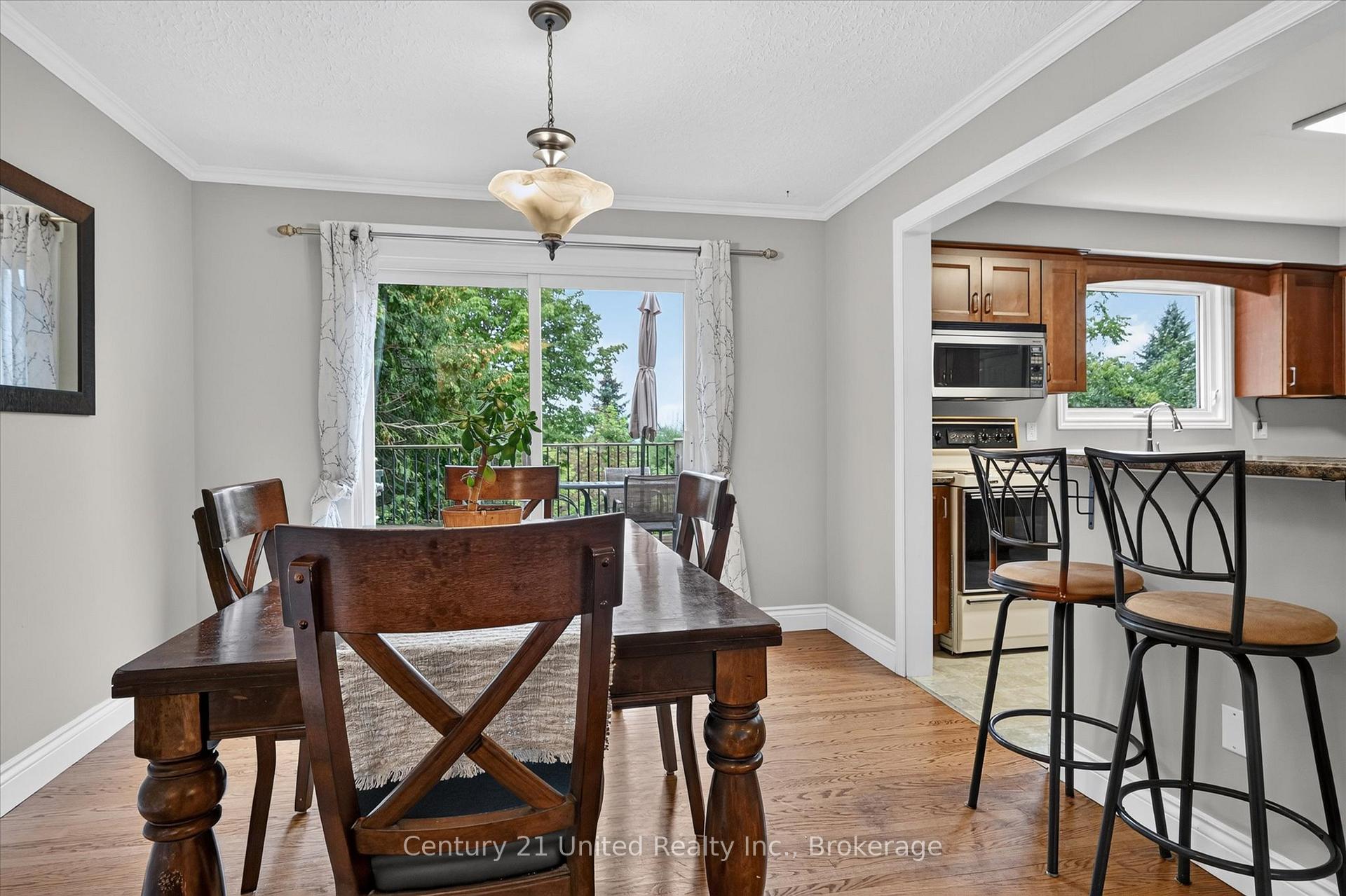 Photo 10 of 537 Montcalm Drive, Peterborough, Northcrest Ward 5 — HOMEH