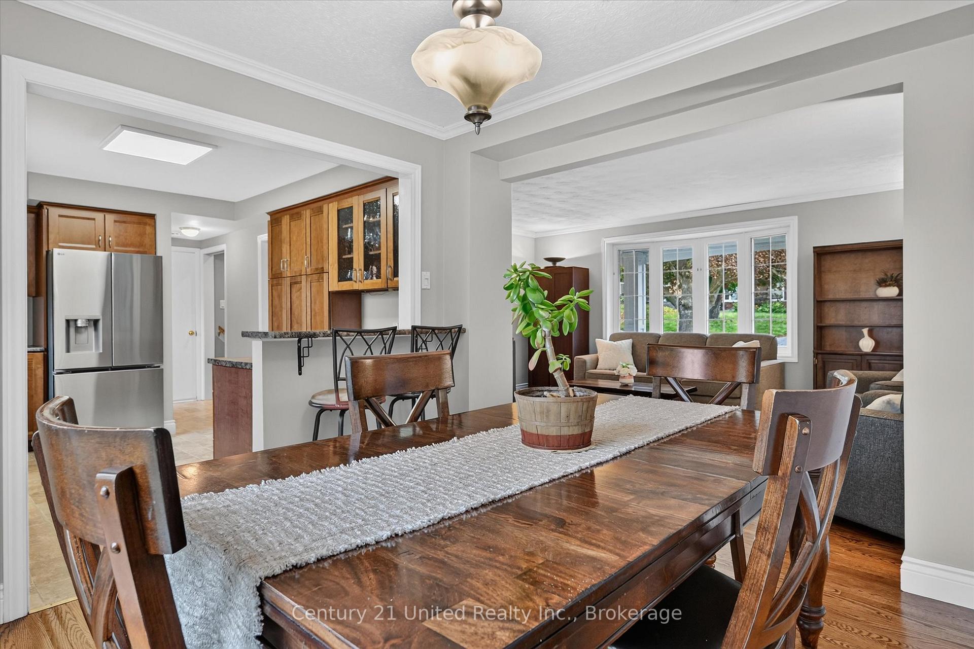 Photo 11 of 537 Montcalm Drive, Peterborough, Northcrest Ward 5 — HOMEH