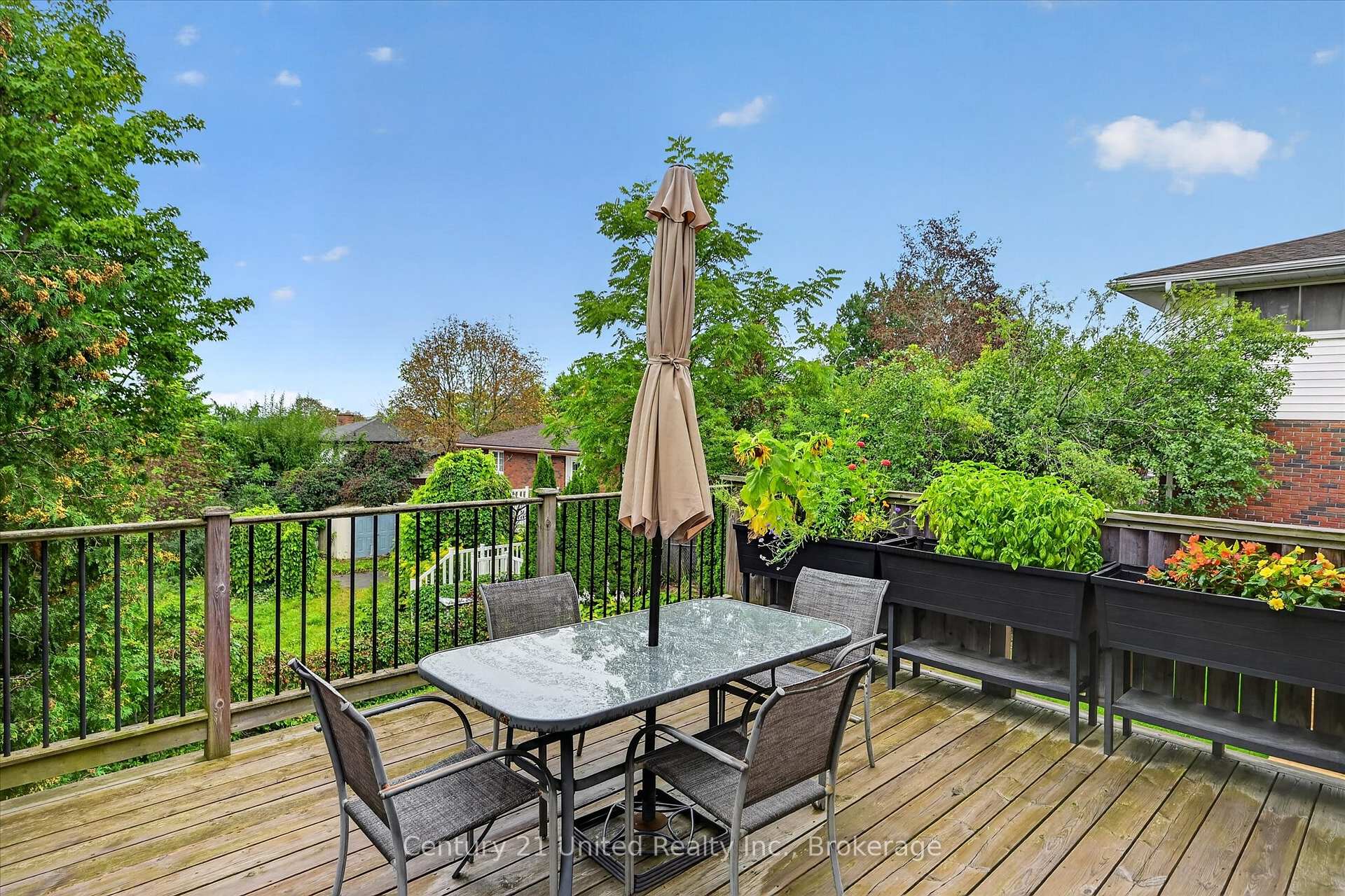 Photo 13 of 537 Montcalm Drive, Peterborough, Northcrest Ward 5 — HOMEH