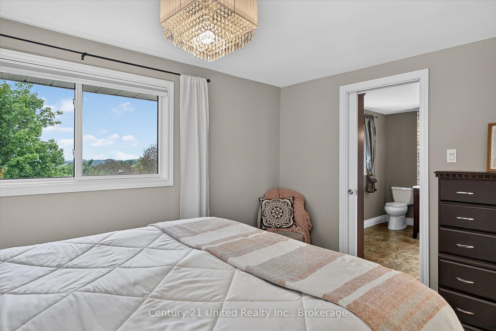 Photo 23 of 537 Montcalm Drive, Peterborough, Northcrest Ward 5 — HOMEH