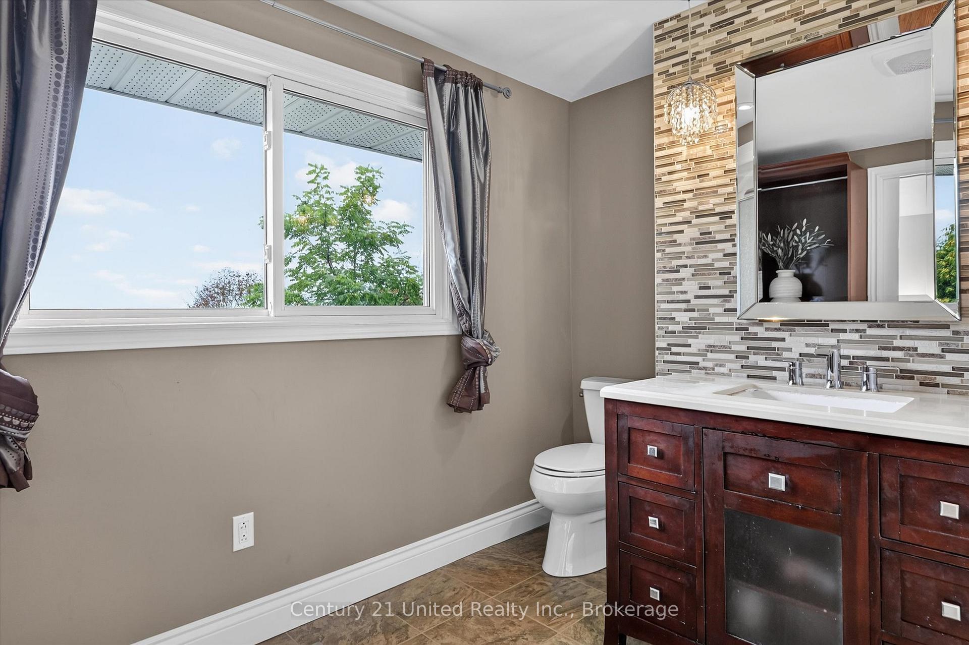 Photo 25 of 537 Montcalm Drive, Peterborough, Northcrest Ward 5 — HOMEH