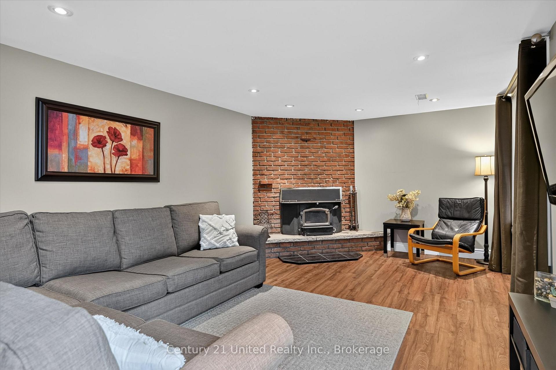 Photo 34 of 537 Montcalm Drive, Peterborough, Northcrest Ward 5 — HOMEH