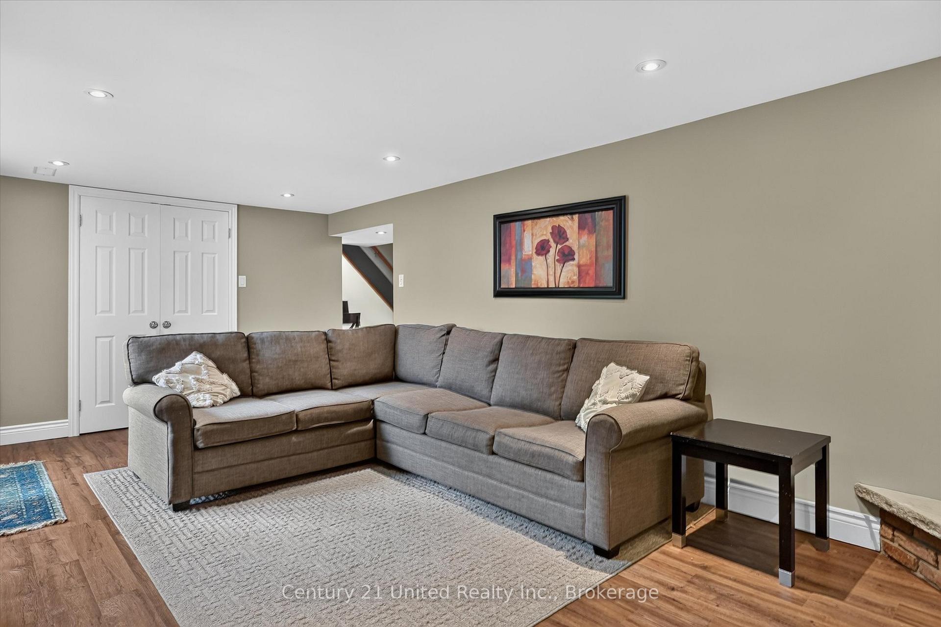 Photo 35 of 537 Montcalm Drive, Peterborough, Northcrest Ward 5 — HOMEH