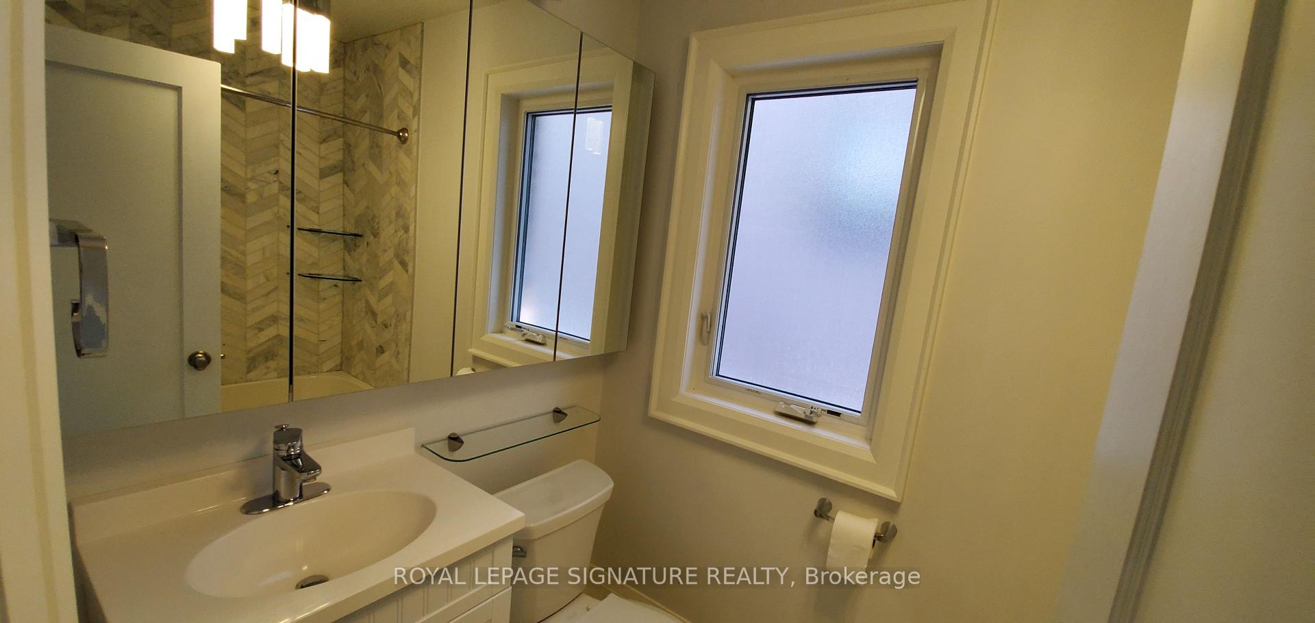 Photo 3 of 118 Parkhurst Boulevard, Toronto, Leaside — HOMEH