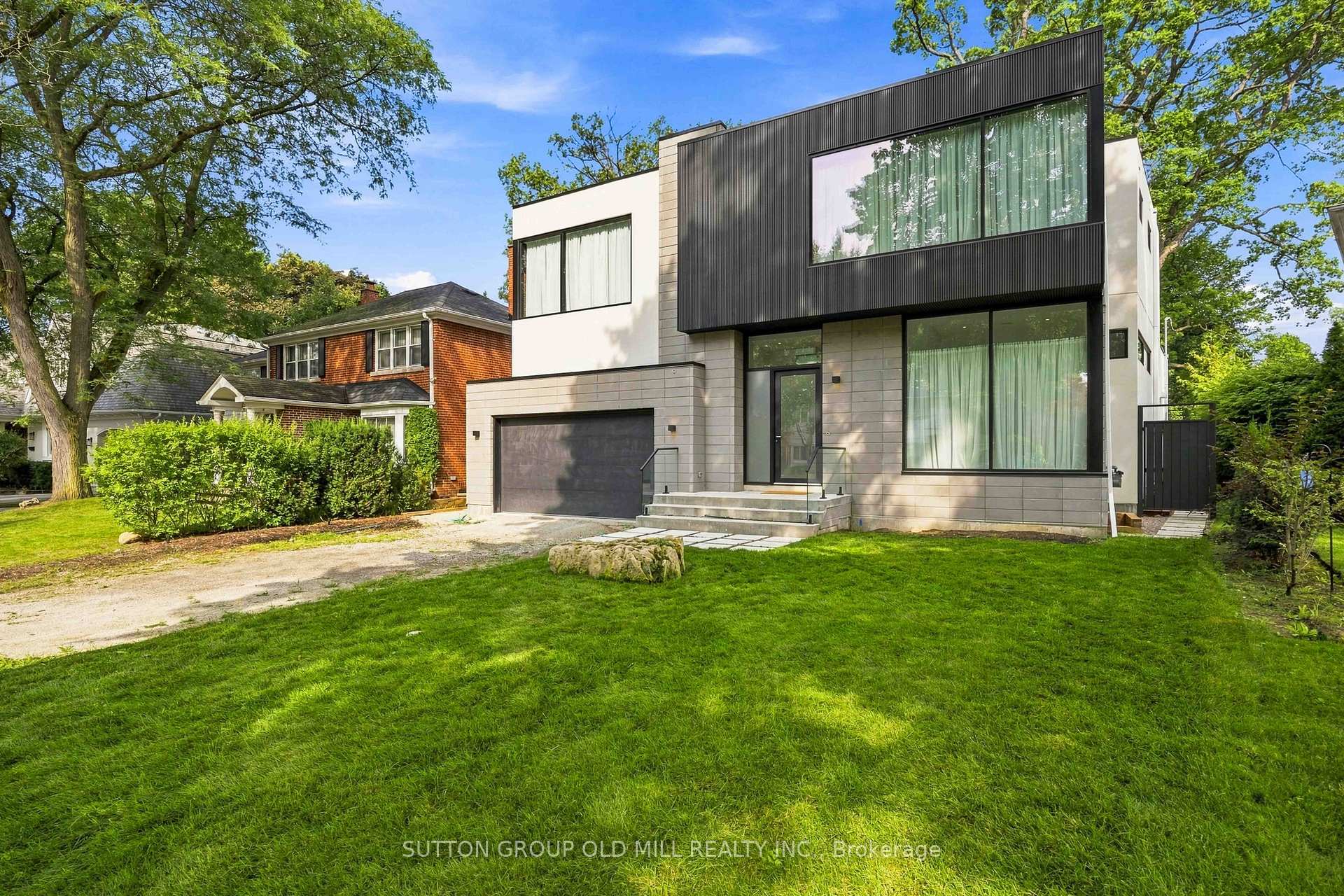 Photo 2 of 18 Herne Hill, Etobicoke, Edenbridge-Humber Valley — HOMEH