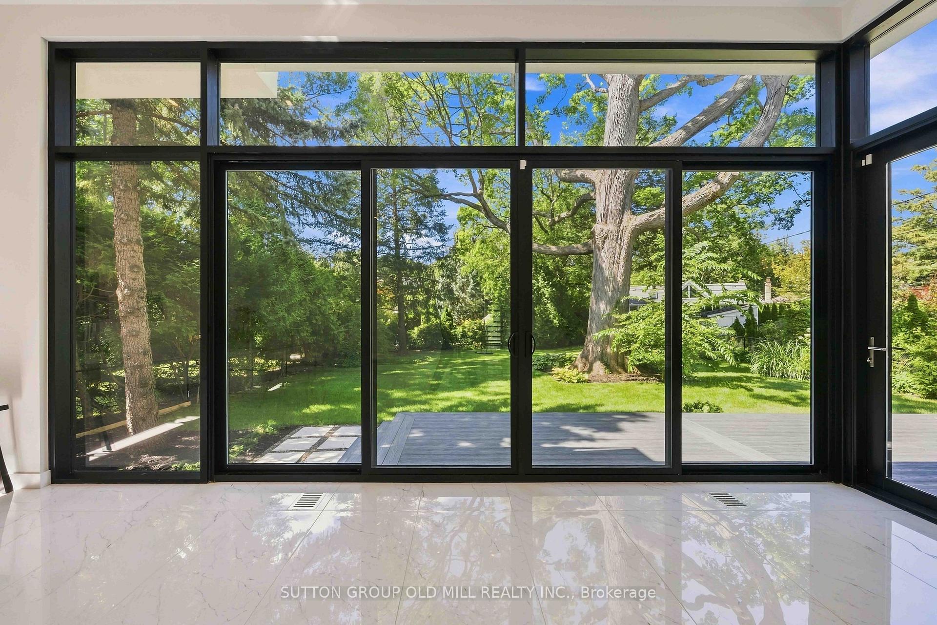 Photo 10 of 18 Herne Hill, Etobicoke, Edenbridge-Humber Valley — HOMEH