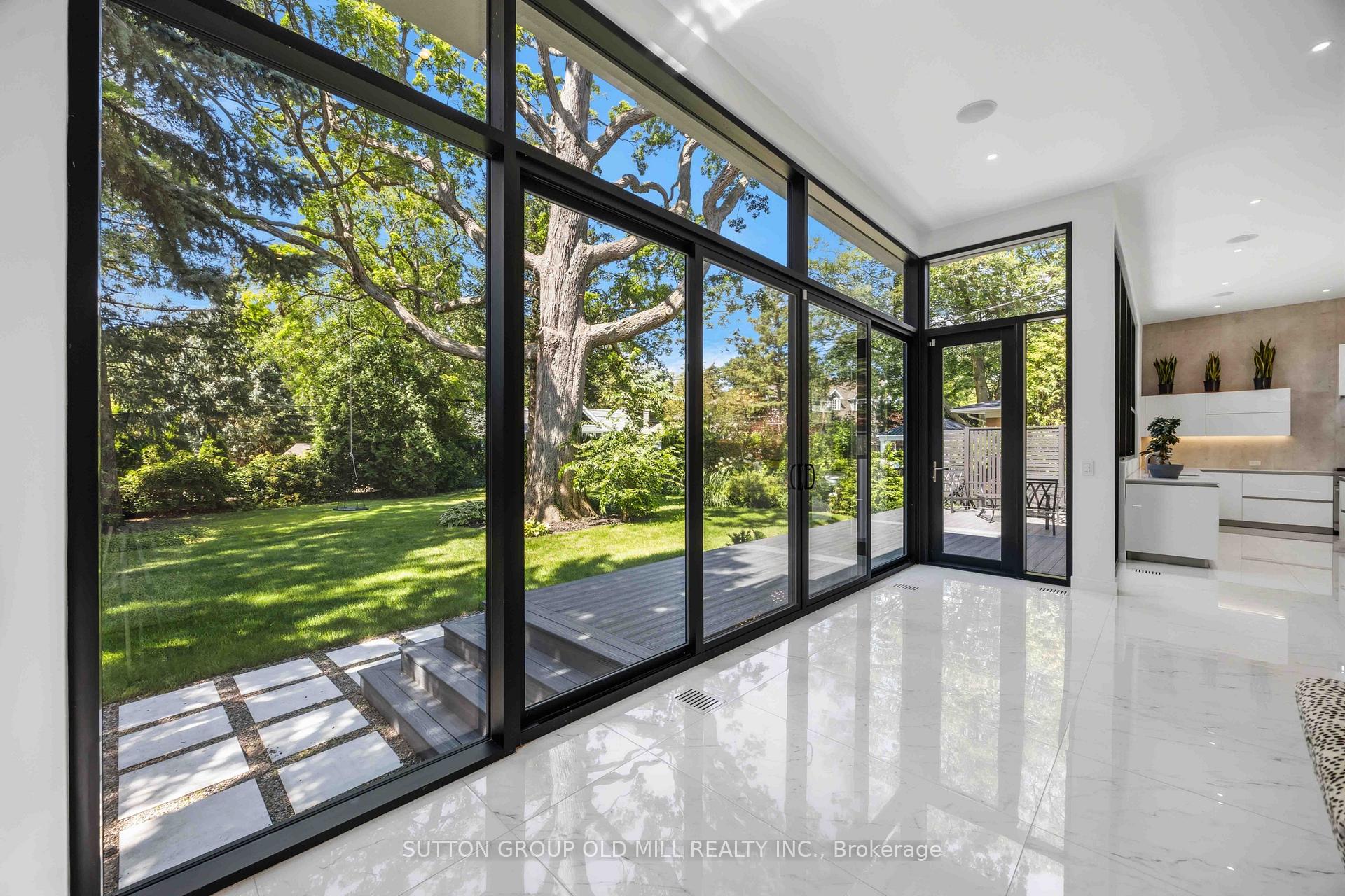 Photo 12 of 18 Herne Hill, Etobicoke, Edenbridge-Humber Valley — HOMEH