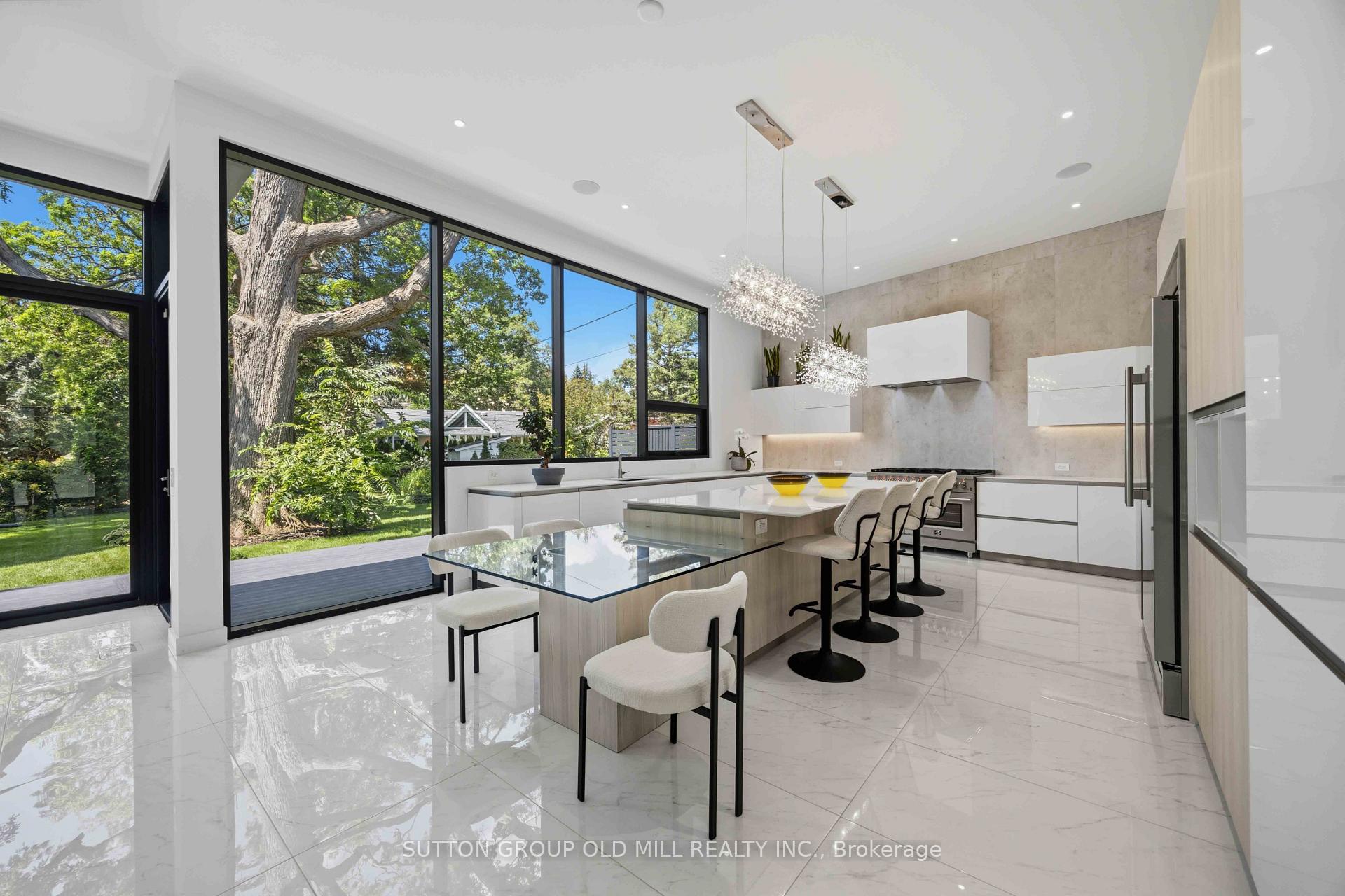 Photo 14 of 18 Herne Hill, Etobicoke, Edenbridge-Humber Valley — HOMEH