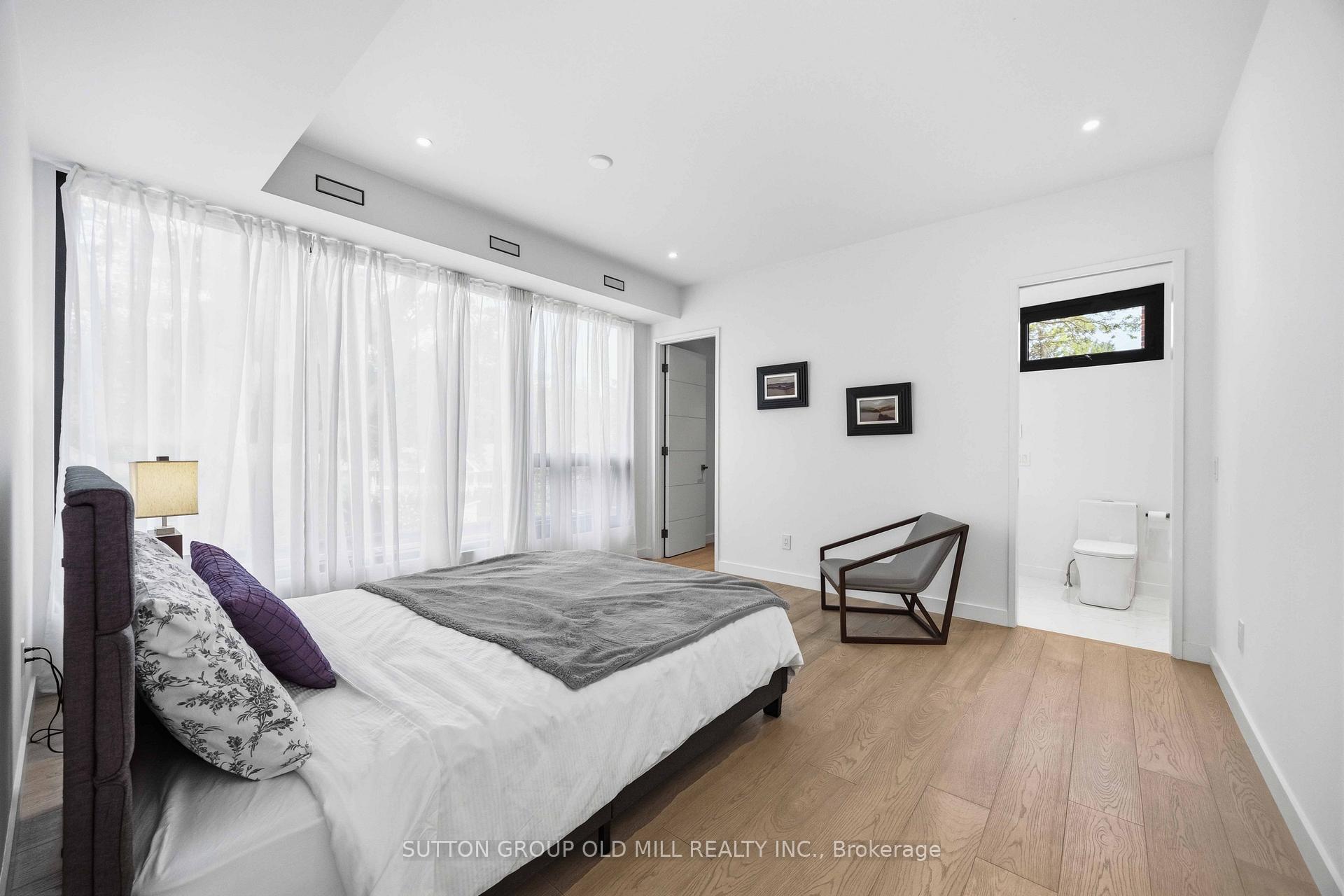 Photo 28 of 18 Herne Hill, Etobicoke, Edenbridge-Humber Valley — HOMEH