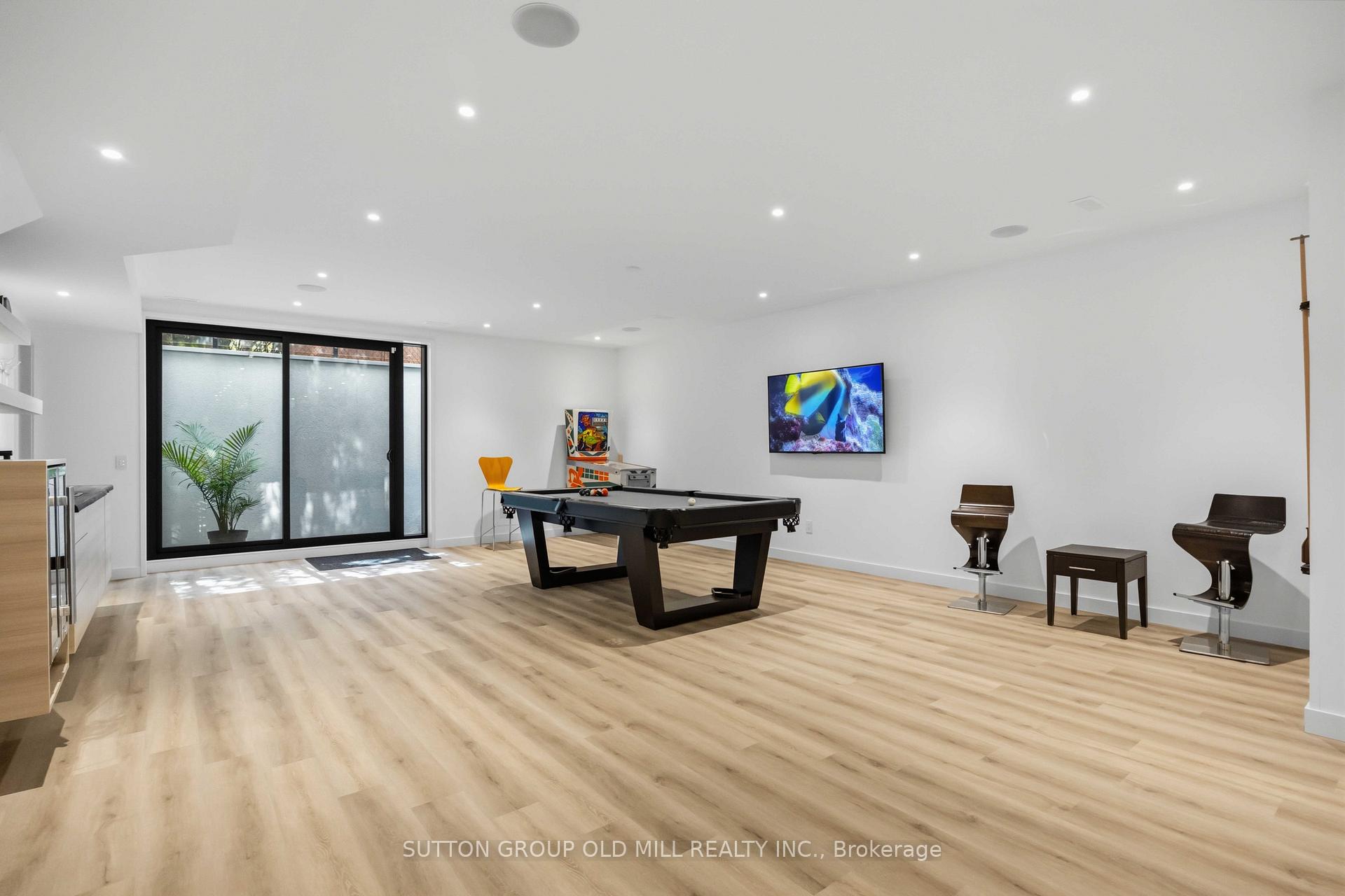 Photo 37 of 18 Herne Hill, Etobicoke, Edenbridge-Humber Valley — HOMEH