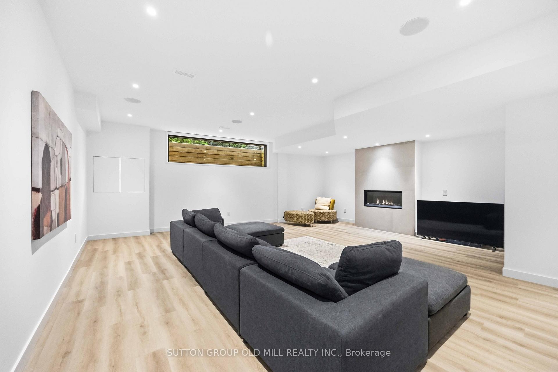 Photo 41 of 18 Herne Hill, Etobicoke, Edenbridge-Humber Valley — HOMEH