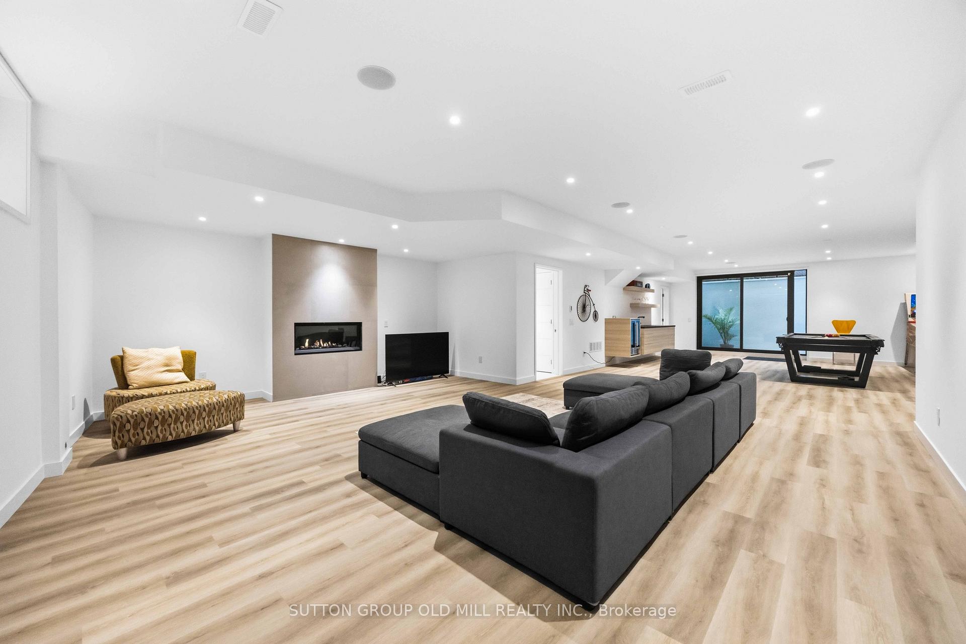 Photo 43 of 18 Herne Hill, Etobicoke, Edenbridge-Humber Valley — HOMEH