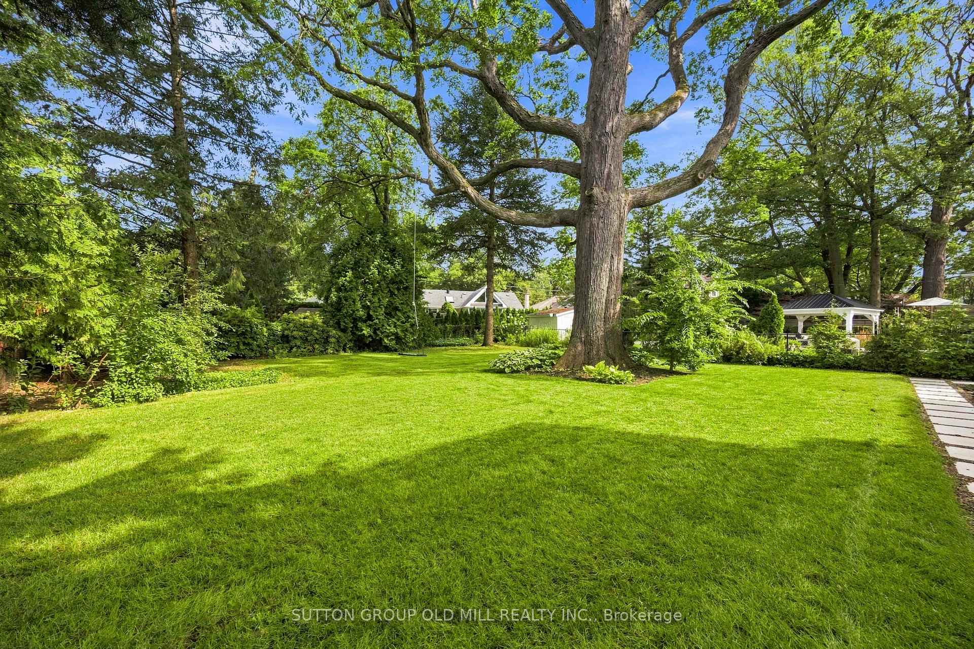 Photo 46 of 18 Herne Hill, Etobicoke, Edenbridge-Humber Valley — HOMEH