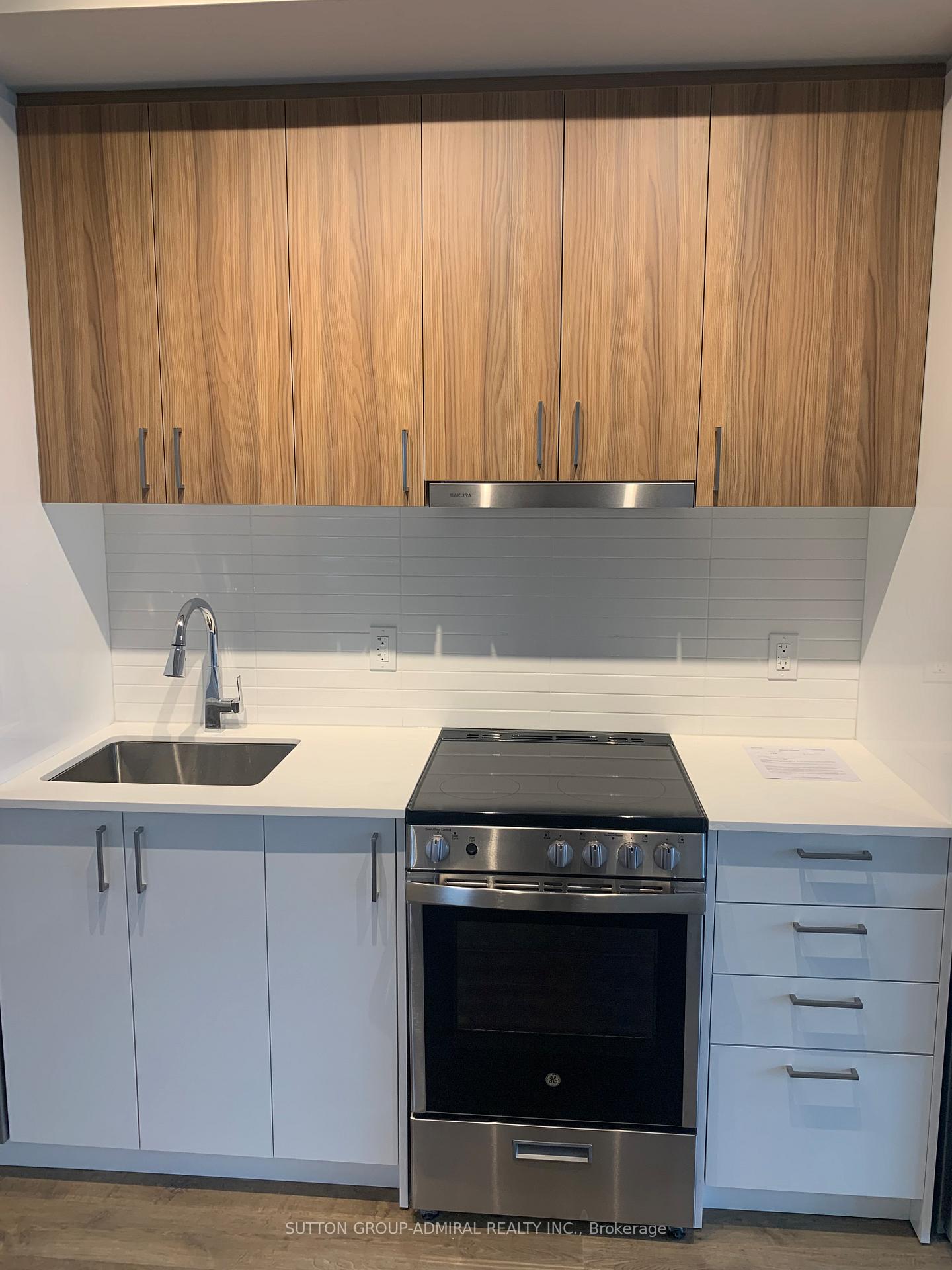 Photo 6 of Unit 332, 50 Upper Mall Way, Vaughan, Brownridge — HOMEH