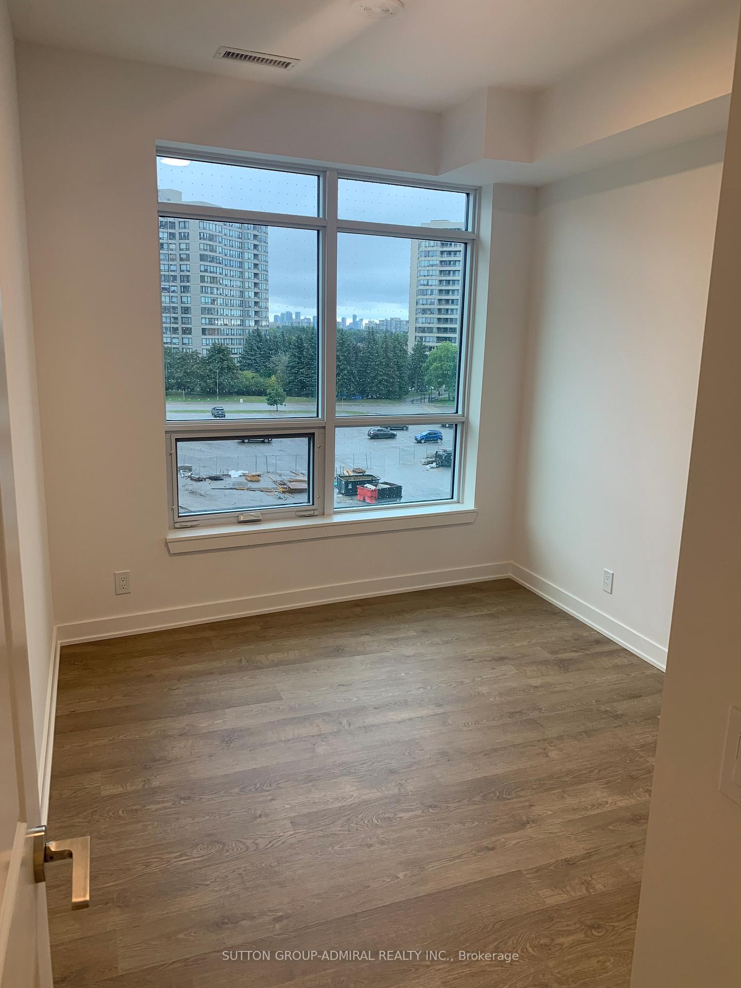Photo 8 of Unit 332, 50 Upper Mall Way, Vaughan, Brownridge — HOMEH
