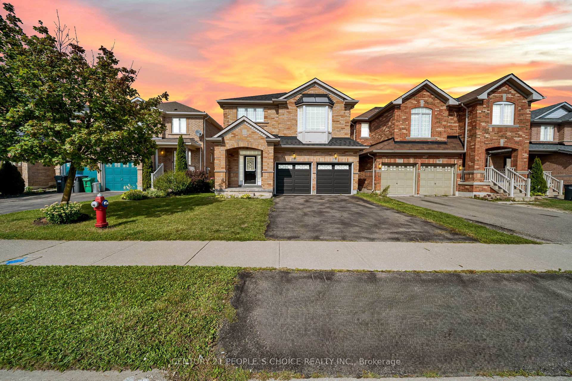 Photo 2 of 73 Crown Victoria Drive, Brampton, Fletcher's Meadow — HOMEH