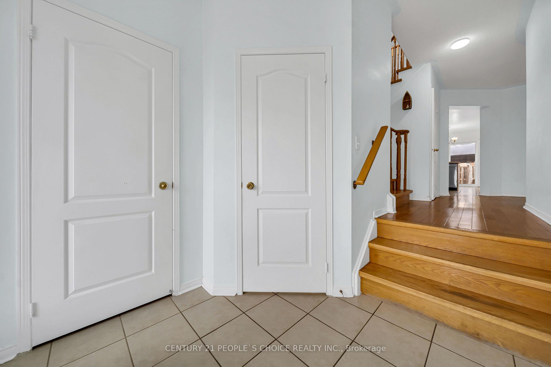 Photo 9 of 73 Crown Victoria Drive, Brampton, Fletcher's Meadow — HOMEH