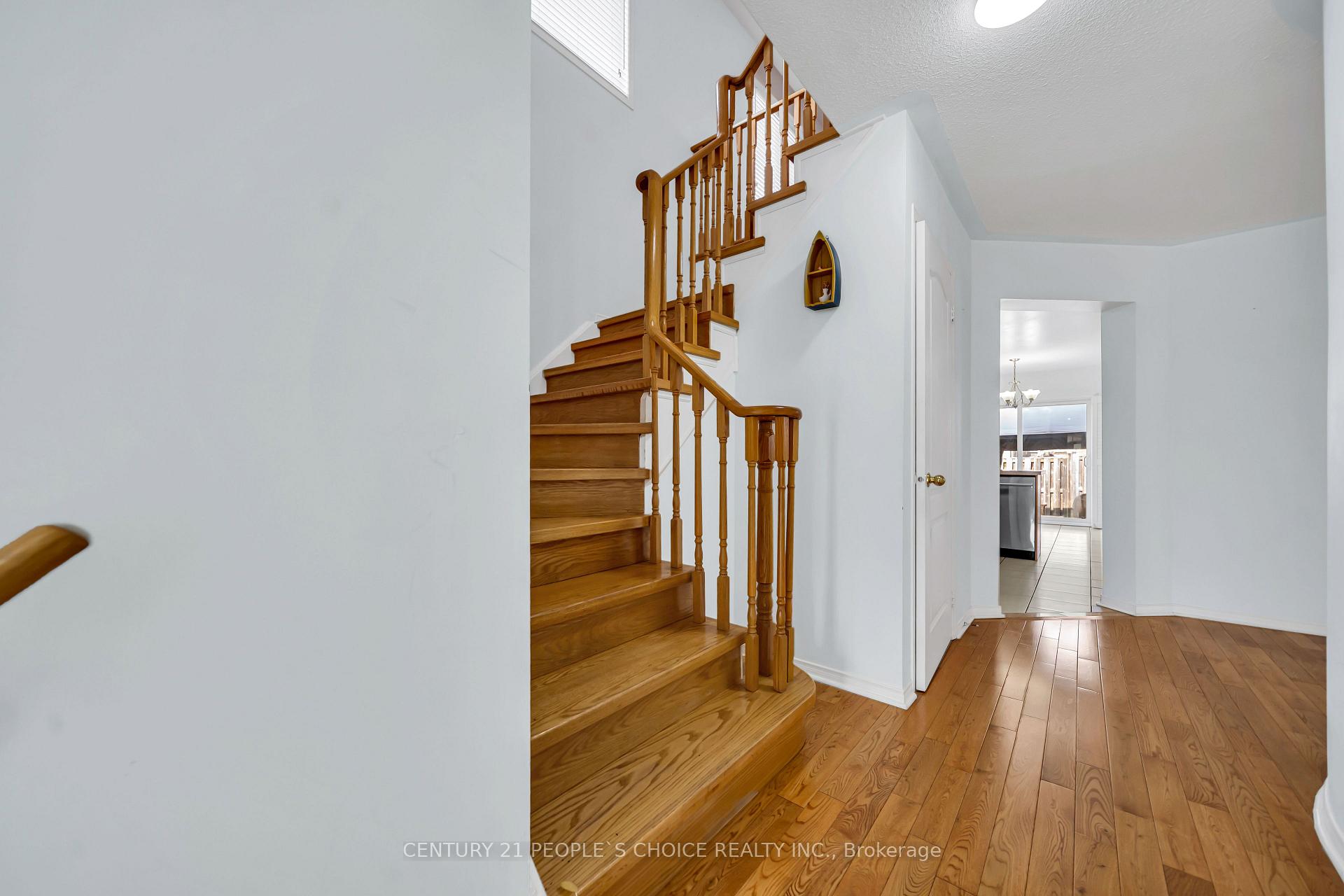 Photo 10 of 73 Crown Victoria Drive, Brampton, Fletcher's Meadow — HOMEH