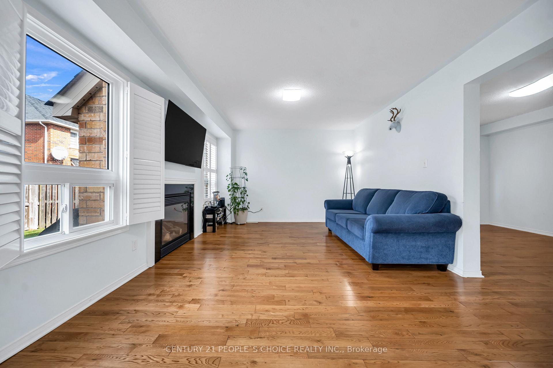 Photo 14 of 73 Crown Victoria Drive, Brampton, Fletcher's Meadow — HOMEH