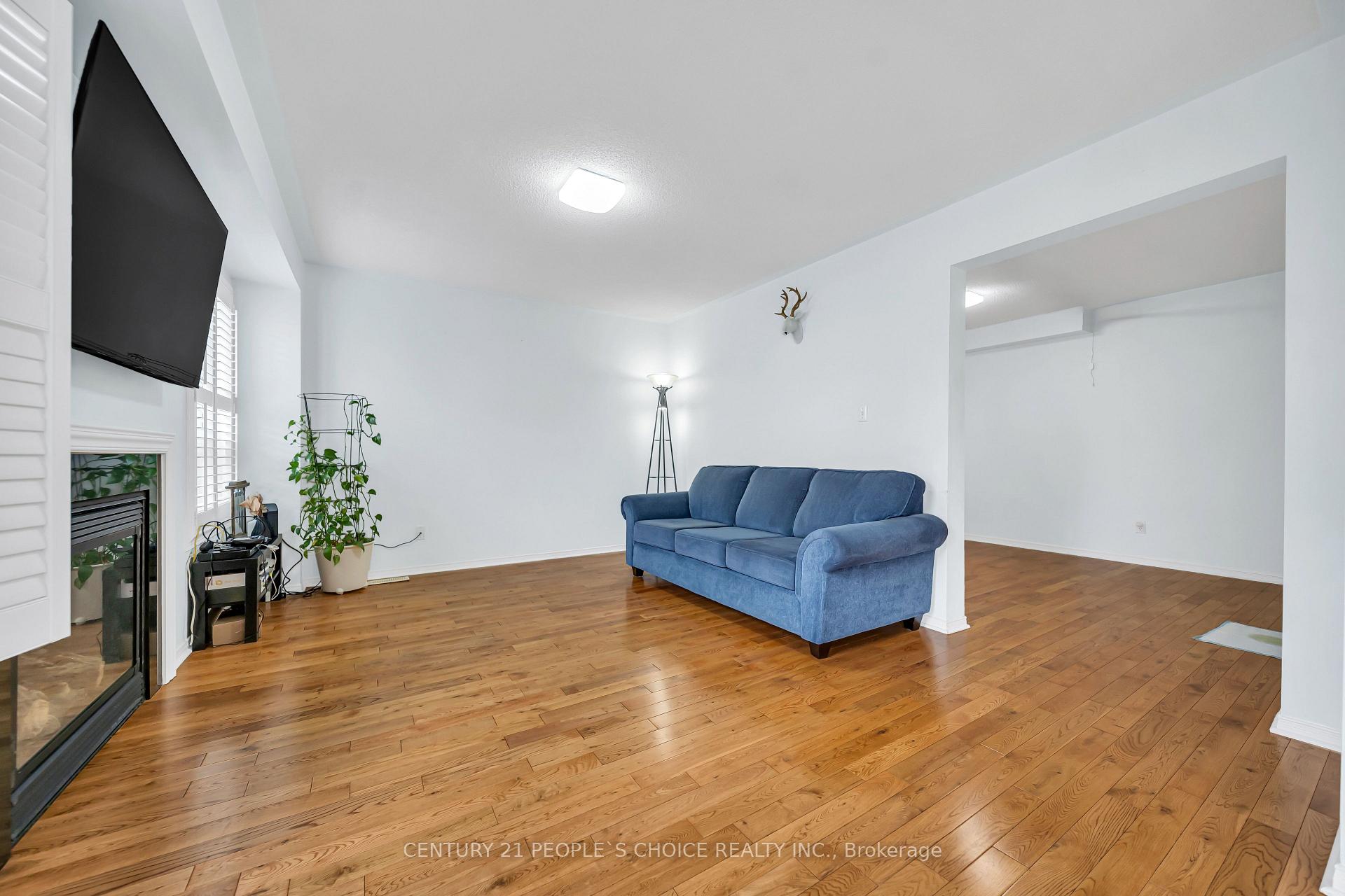 Photo 16 of 73 Crown Victoria Drive, Brampton, Fletcher's Meadow — HOMEH