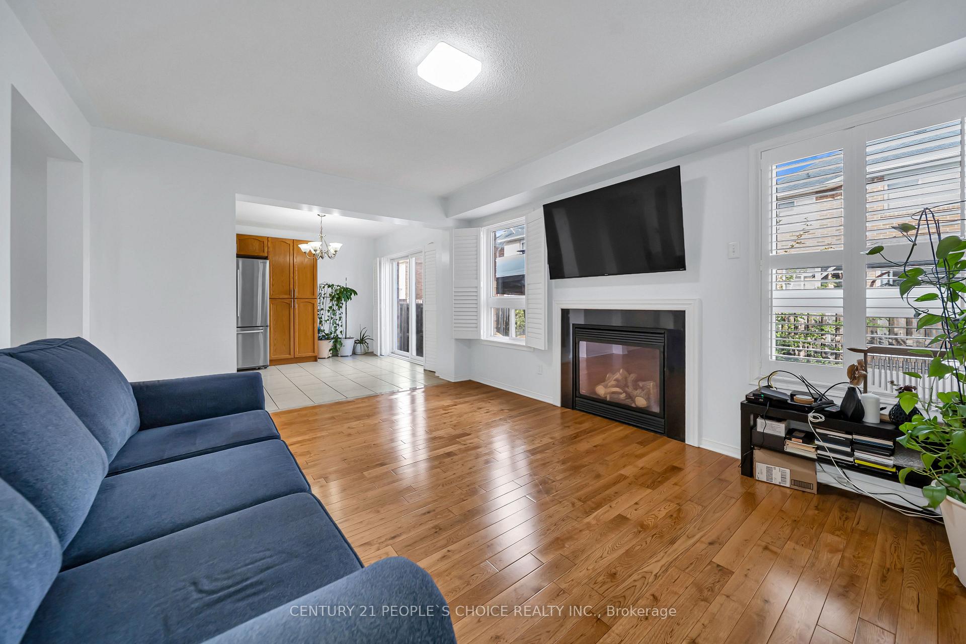 Photo 17 of 73 Crown Victoria Drive, Brampton, Fletcher's Meadow — HOMEH