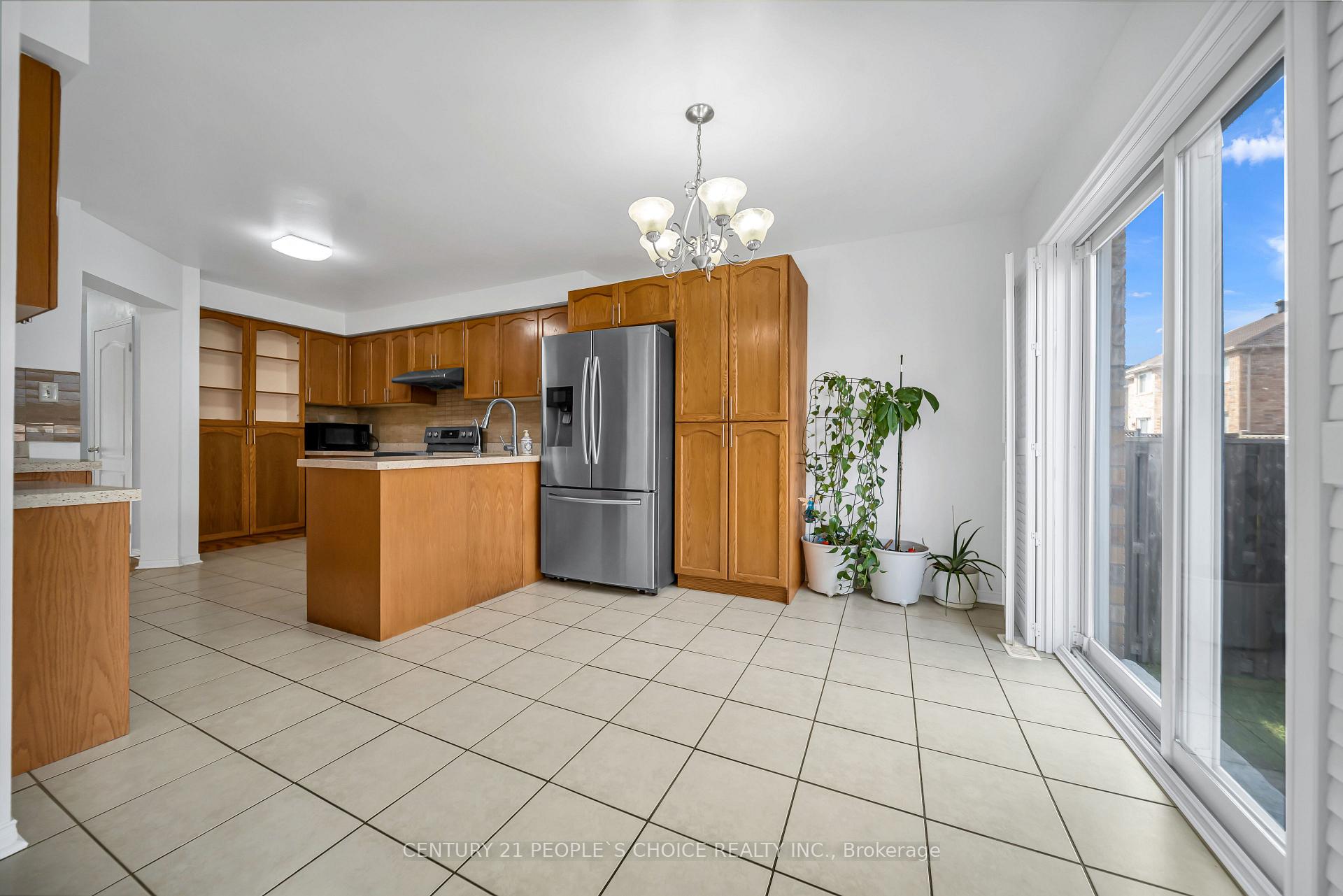Photo 21 of 73 Crown Victoria Drive, Brampton, Fletcher's Meadow — HOMEH