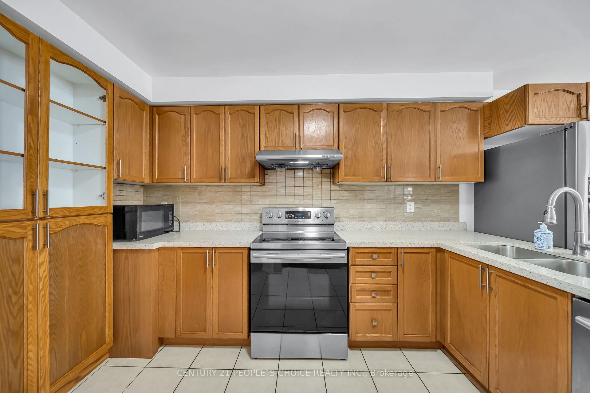 Photo 25 of 73 Crown Victoria Drive, Brampton, Fletcher's Meadow — HOMEH