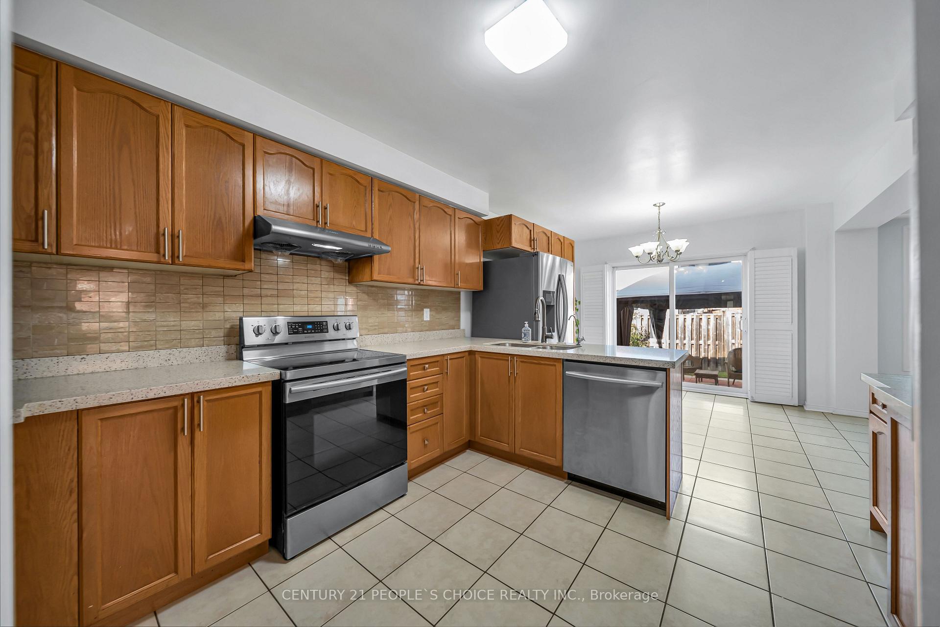Photo 27 of 73 Crown Victoria Drive, Brampton, Fletcher's Meadow — HOMEH