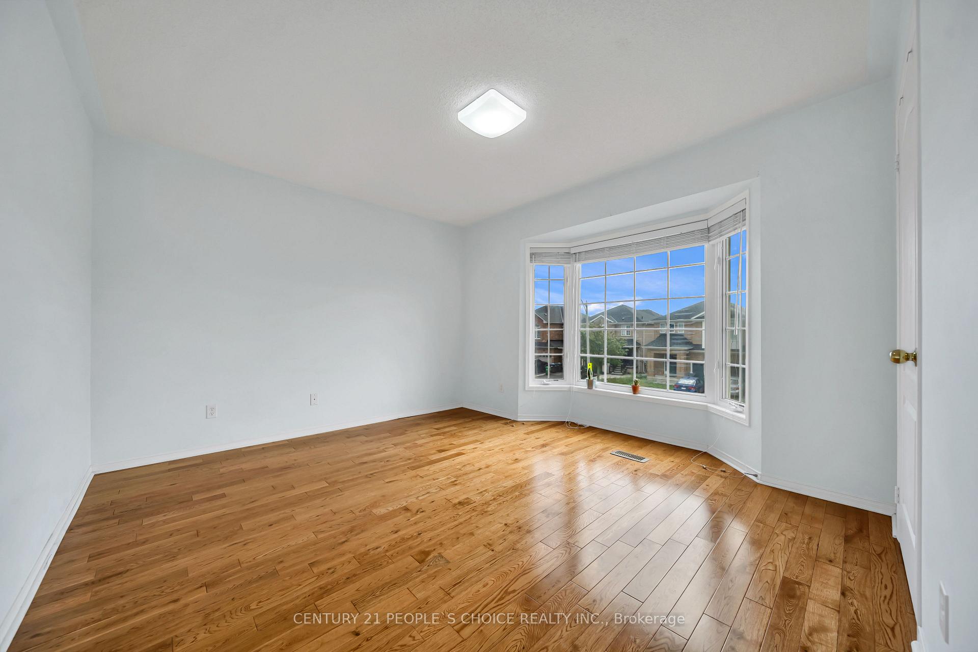 Photo 37 of 73 Crown Victoria Drive, Brampton, Fletcher's Meadow — HOMEH