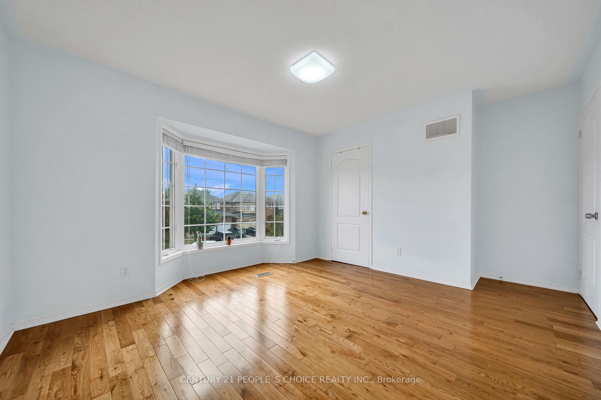 Photo 38 of 73 Crown Victoria Drive, Brampton, Fletcher's Meadow — HOMEH
