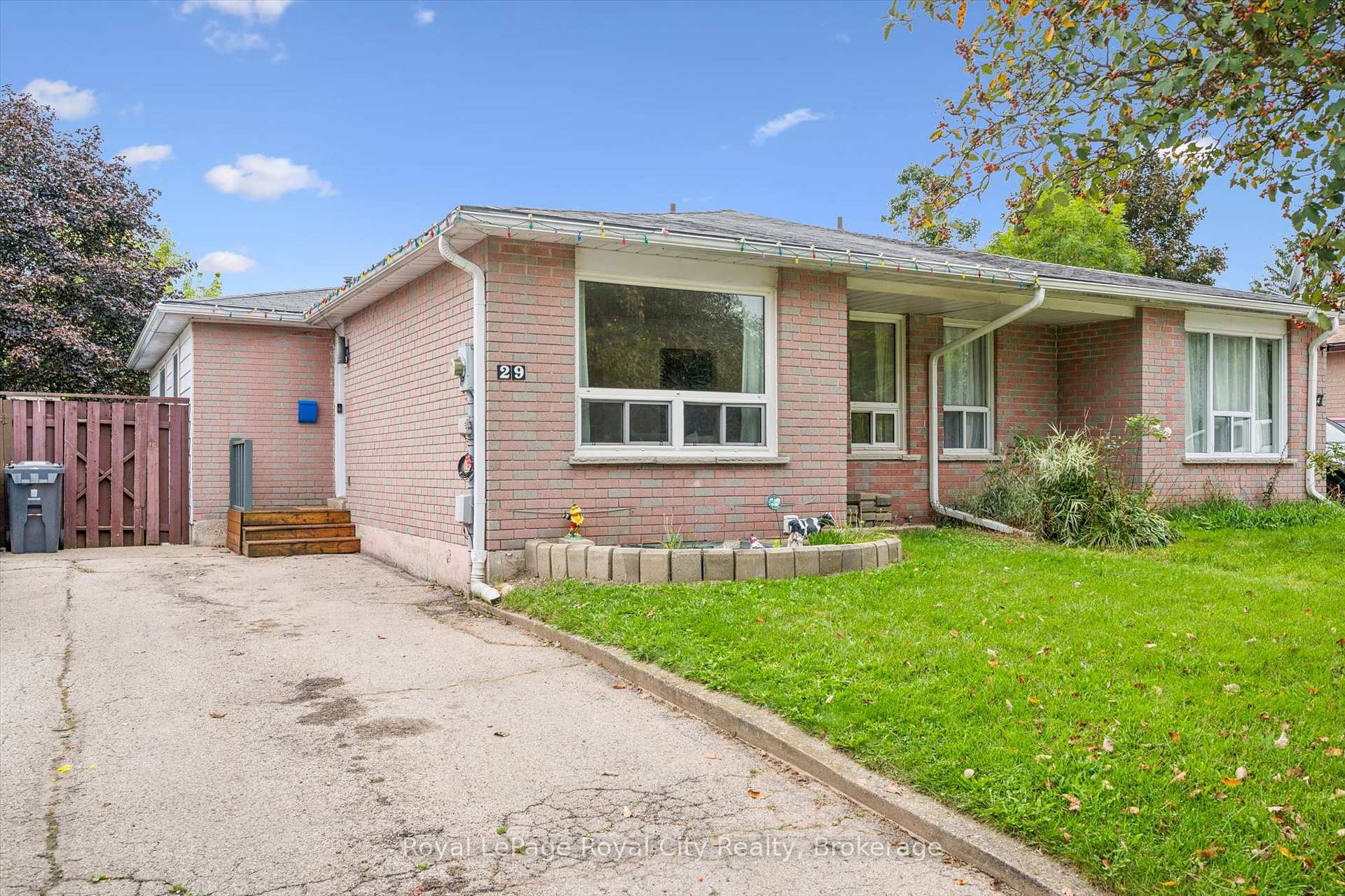 Photo 2 of 29 Mcilwraith Crescent, Guelph, Grange Road — HOMEH