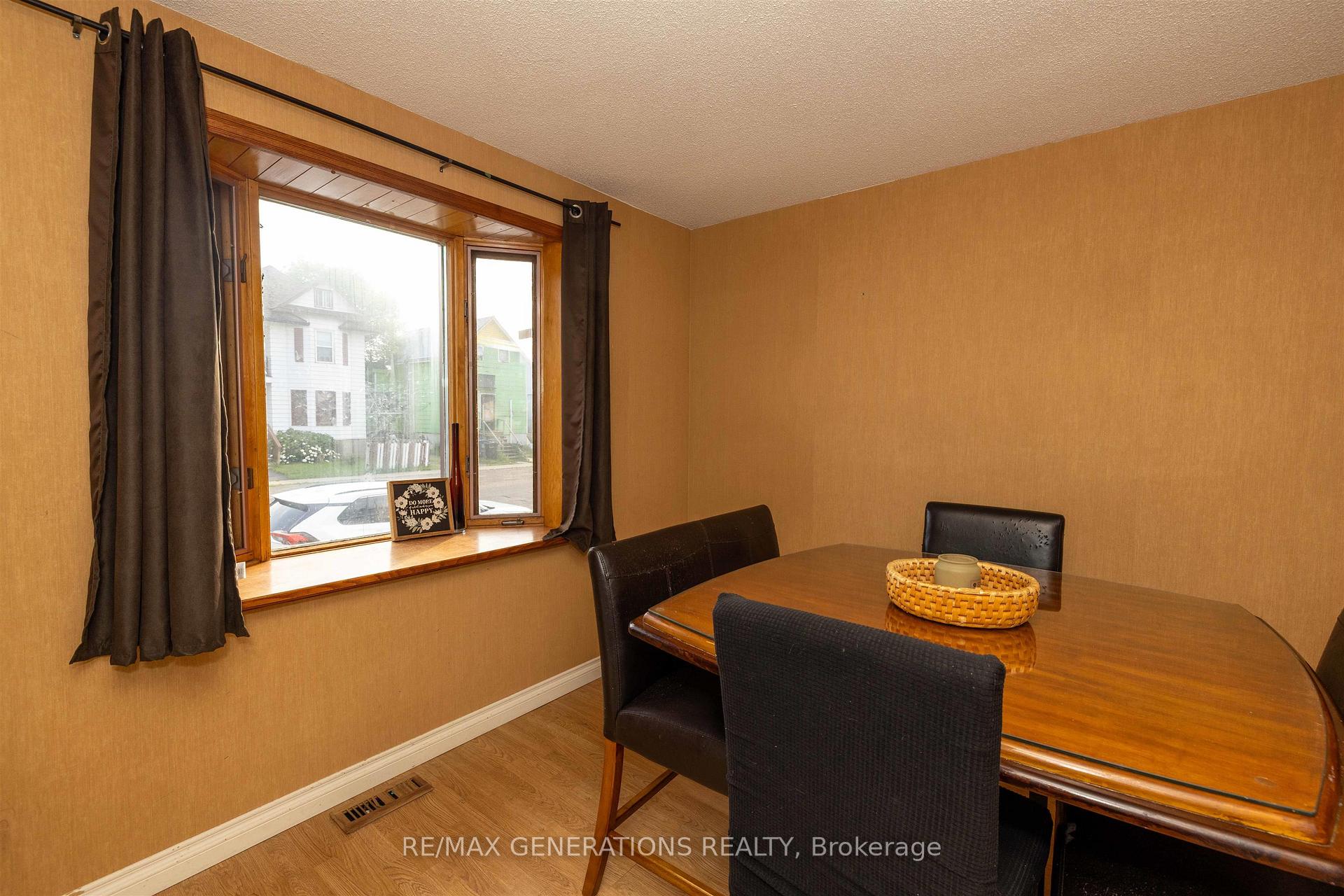Photo 5 of 129 Heron Street, Thunder Bay, East End — HOMEH